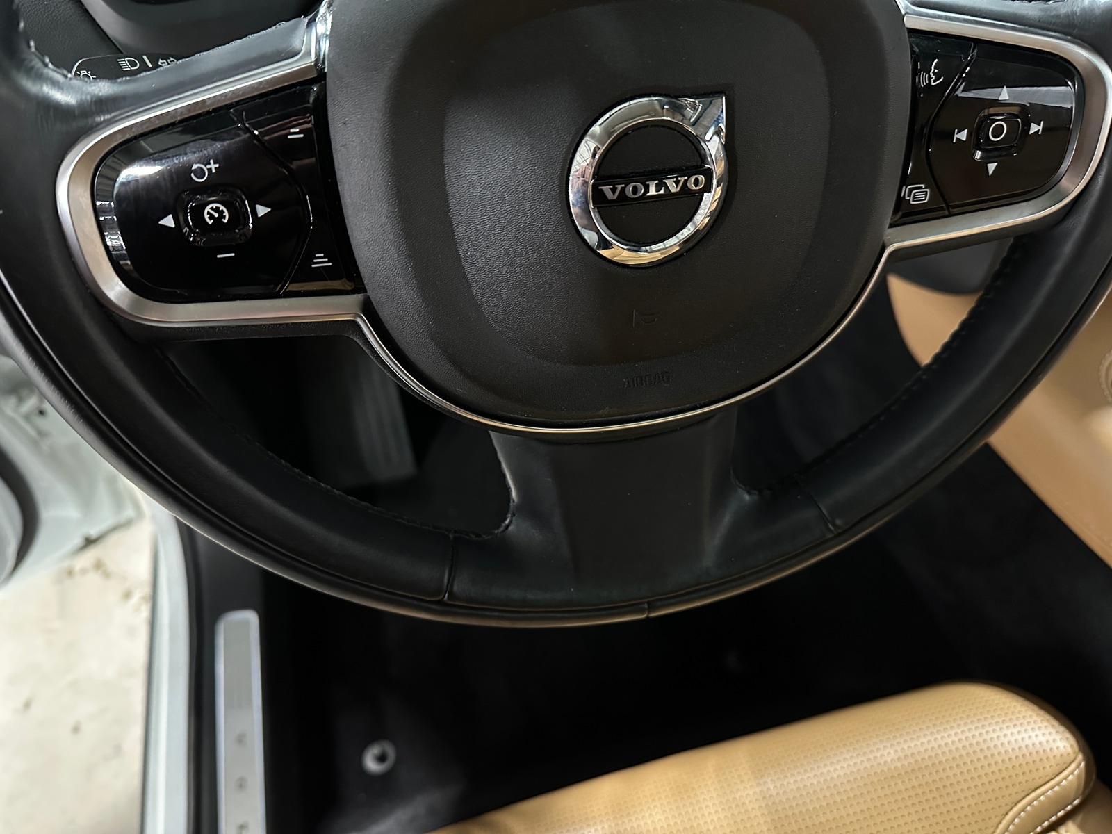 Thumbnail: 2016 Volvo XC90 - 4