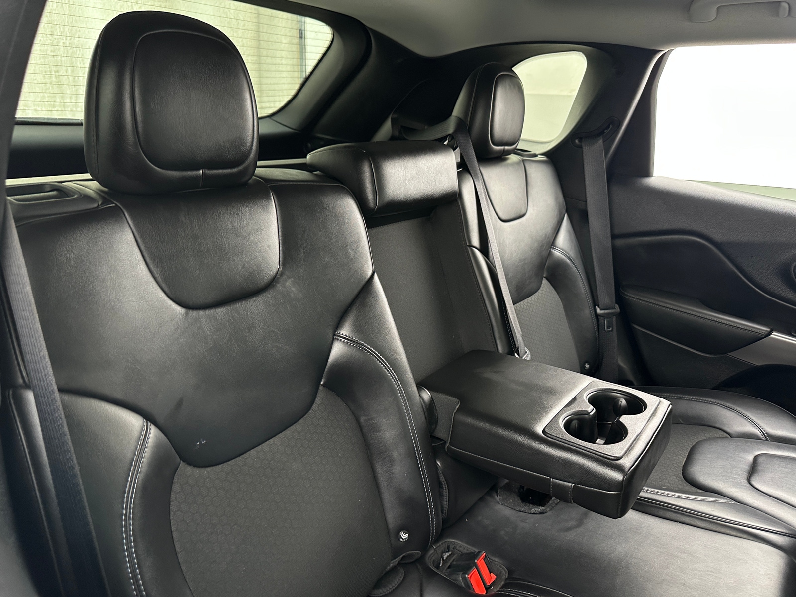 Thumbnail: 2019 Jeep Cherokee - 6