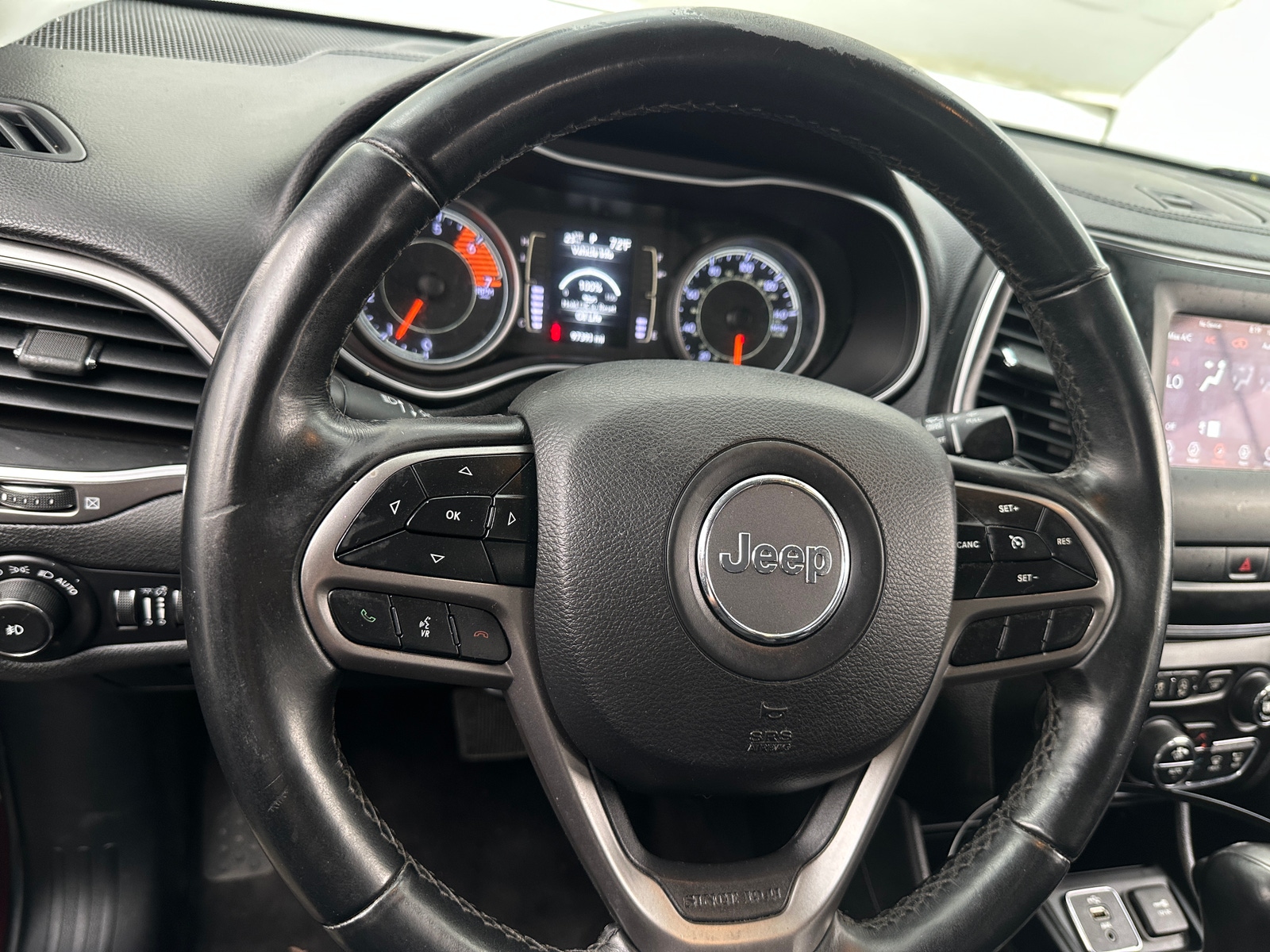 Thumbnail: 2019 Jeep Cherokee - 5