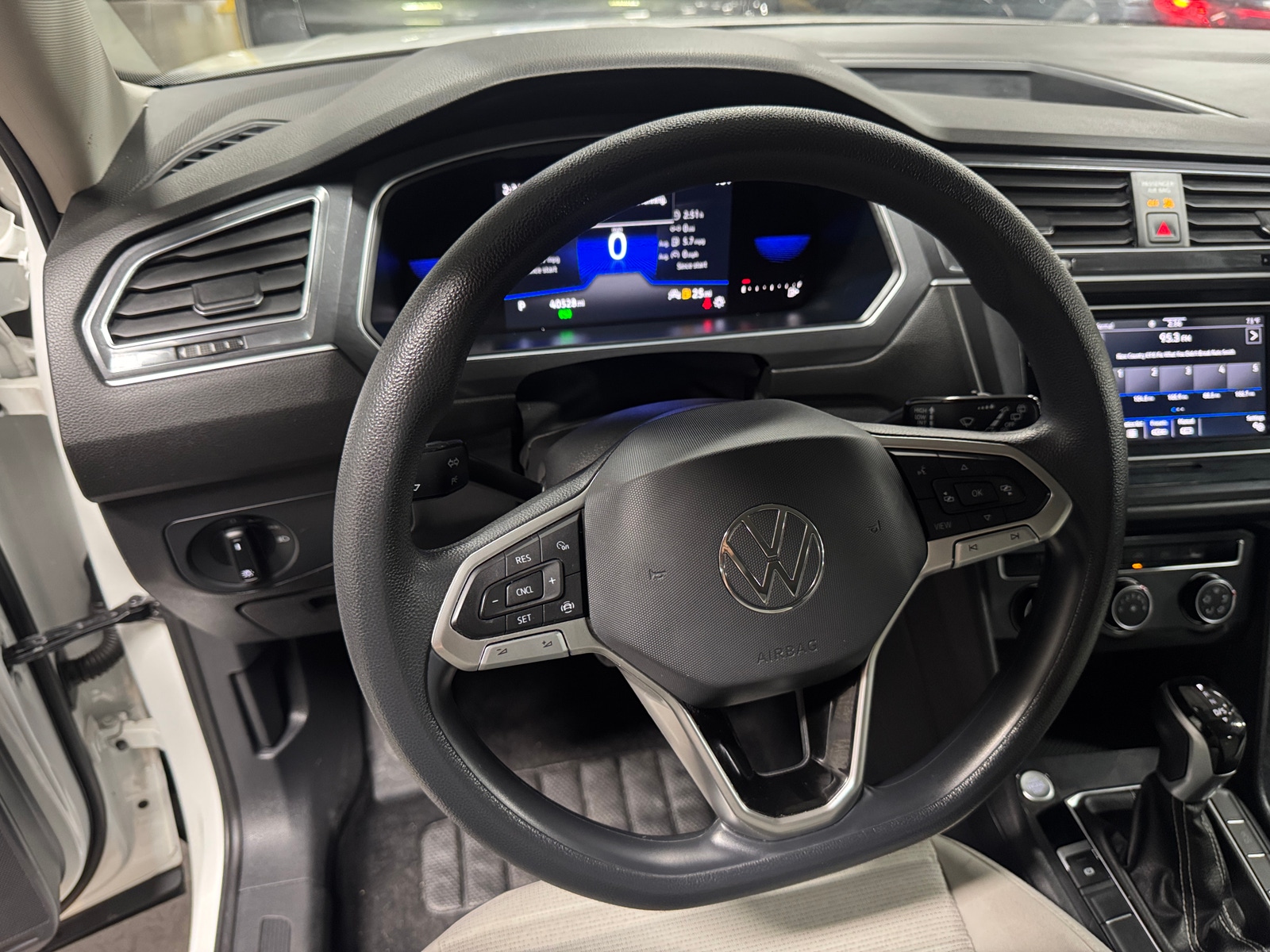 Thumbnail: 2022 Volkswagen Tiguan - 5