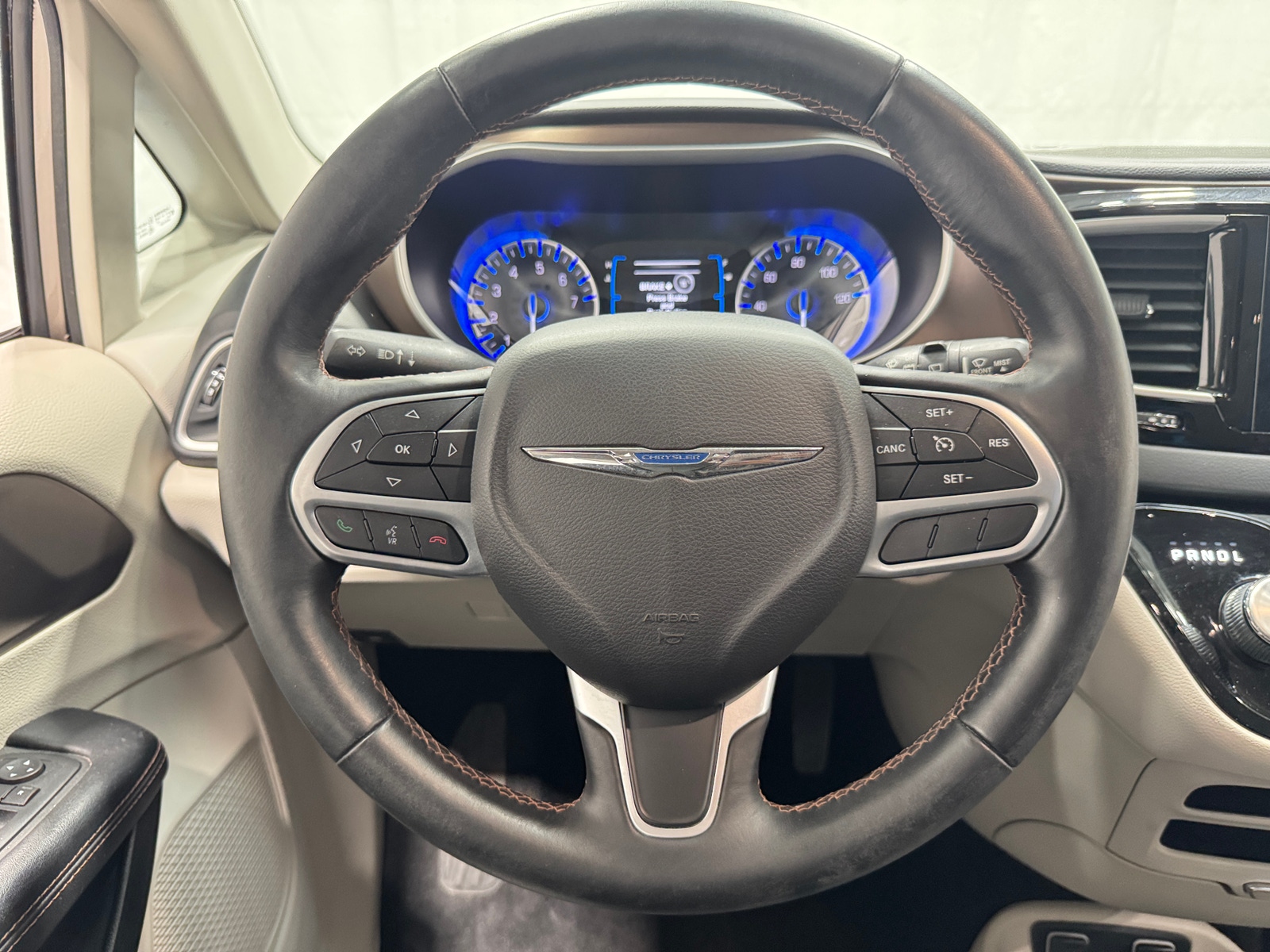 Thumbnail: 2017 Chrysler Pacifica - 4