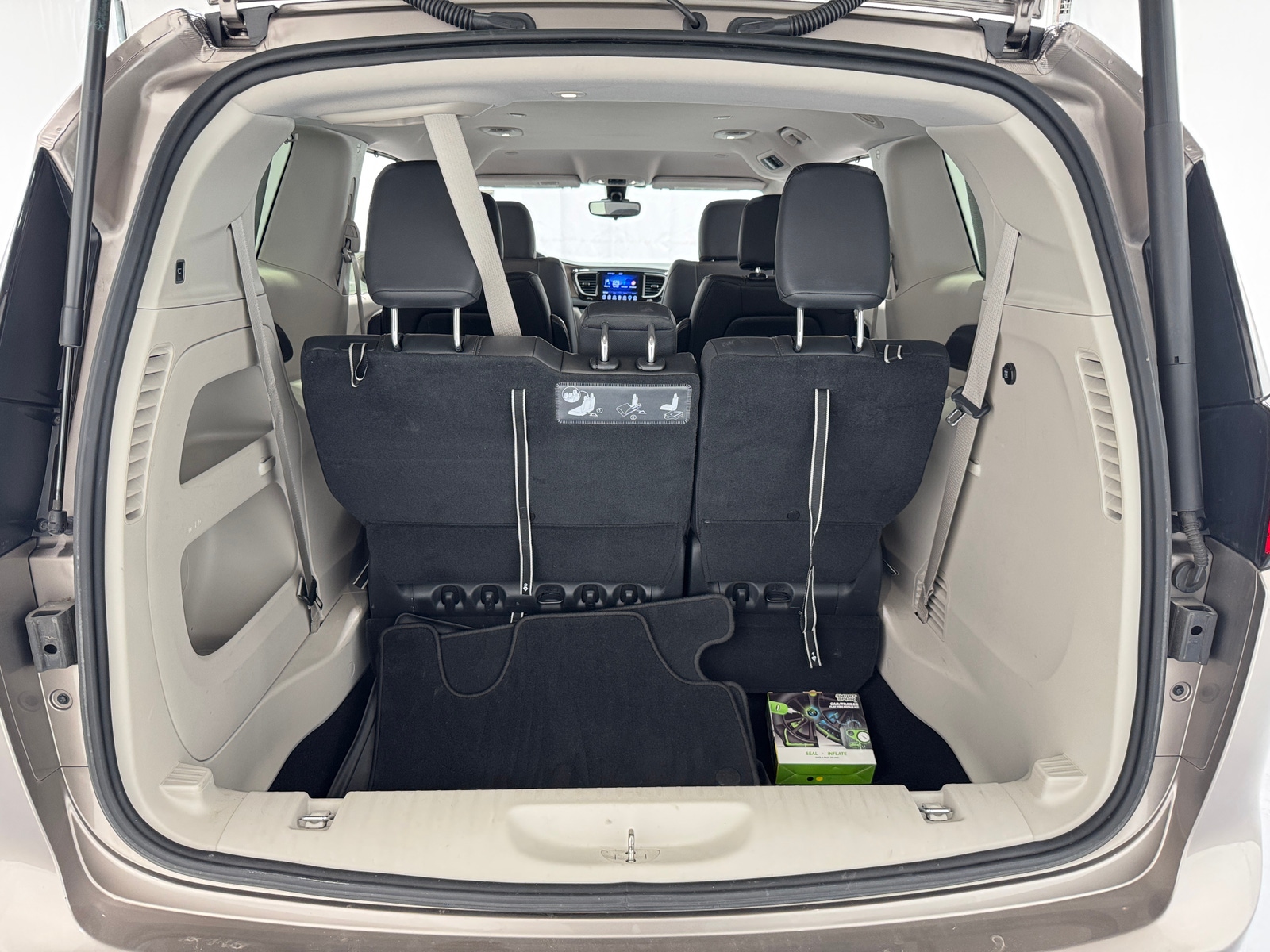 Thumbnail: 2017 Chrysler Pacifica - 6