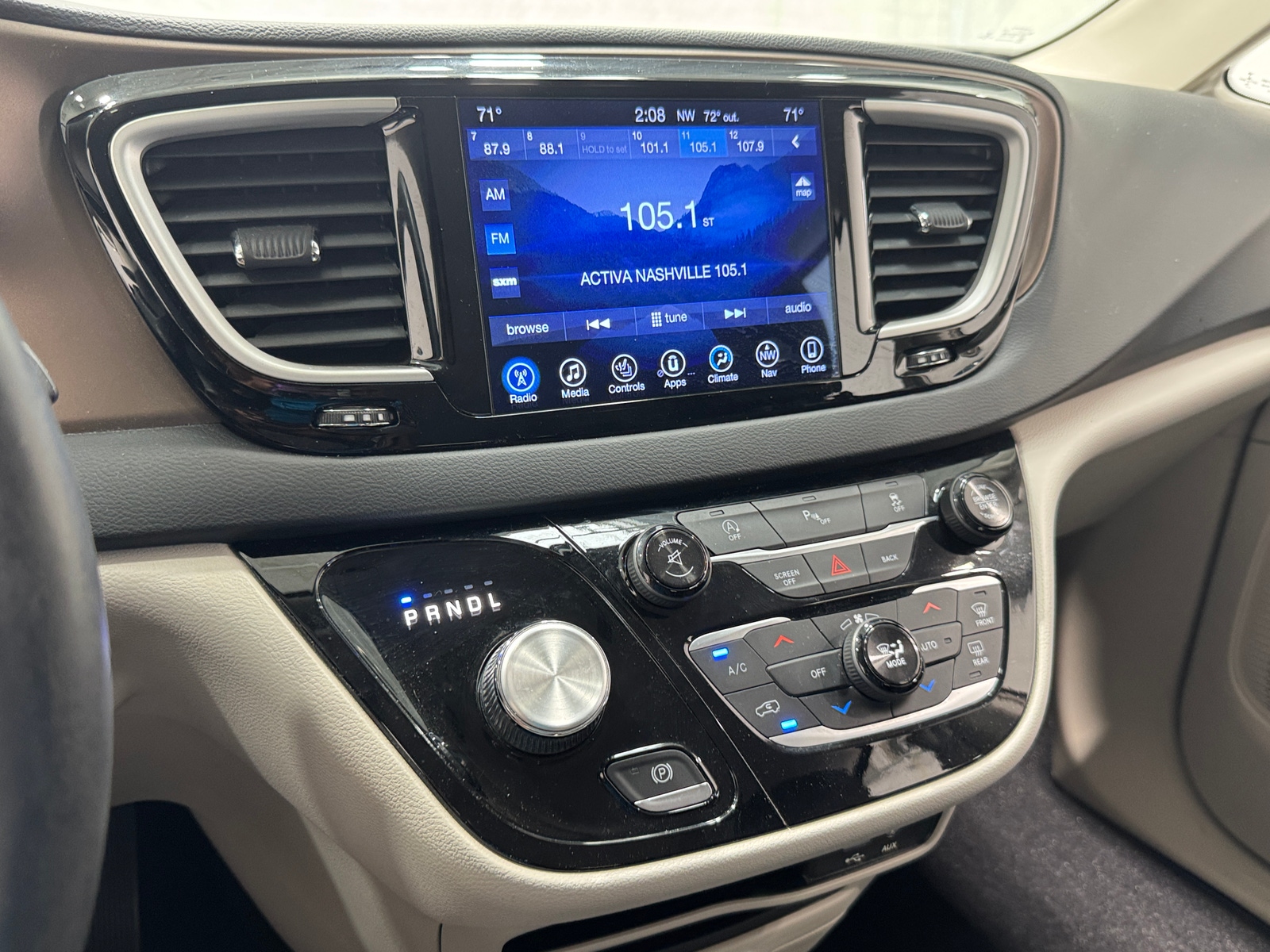Thumbnail: 2017 Chrysler Pacifica - 3