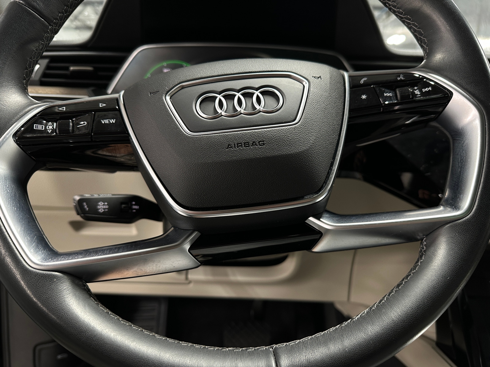 Thumbnail: 2024 Audi Q8 e-tron - 4