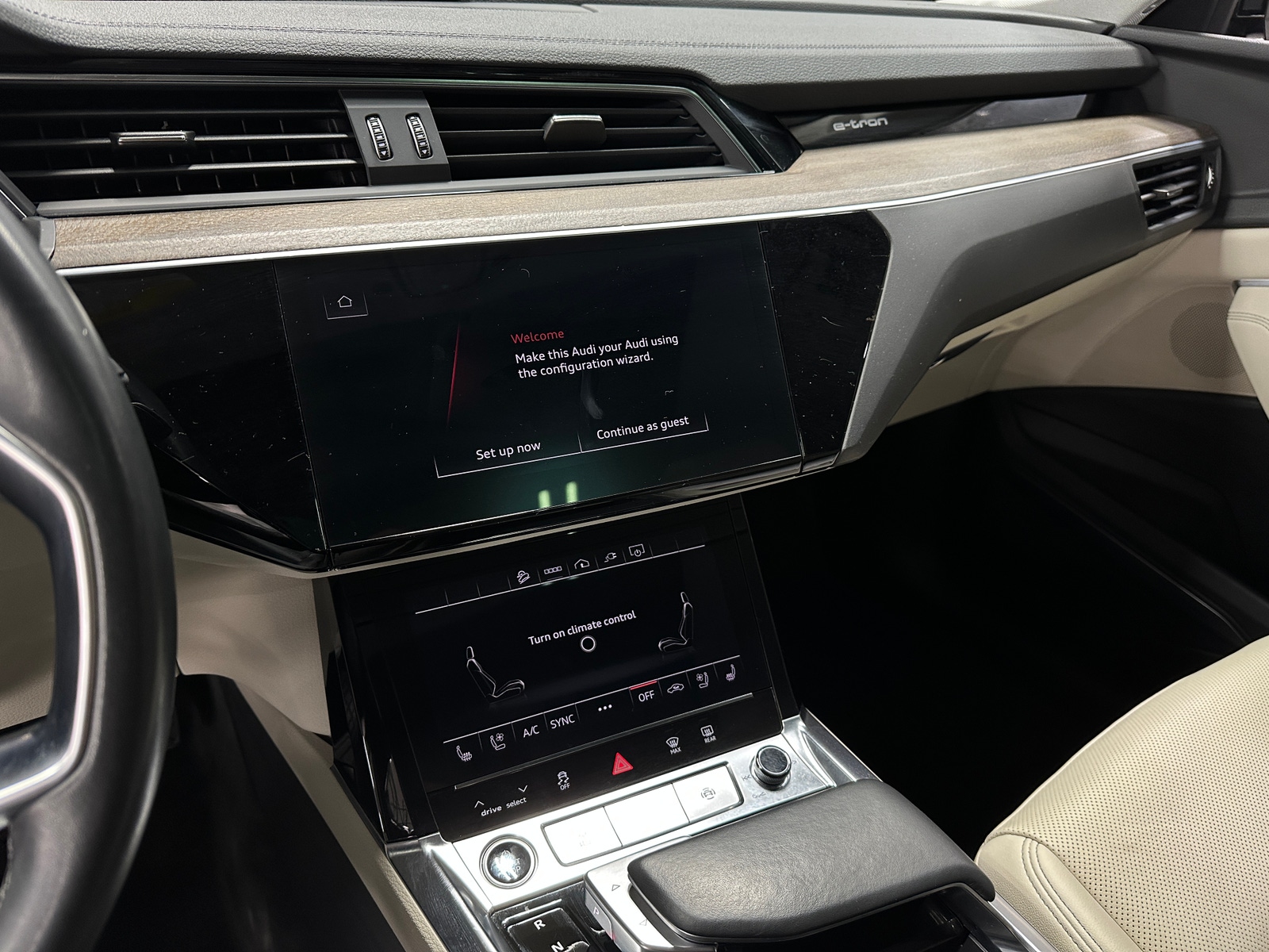 Thumbnail: 2024 Audi Q8 e-tron - 3