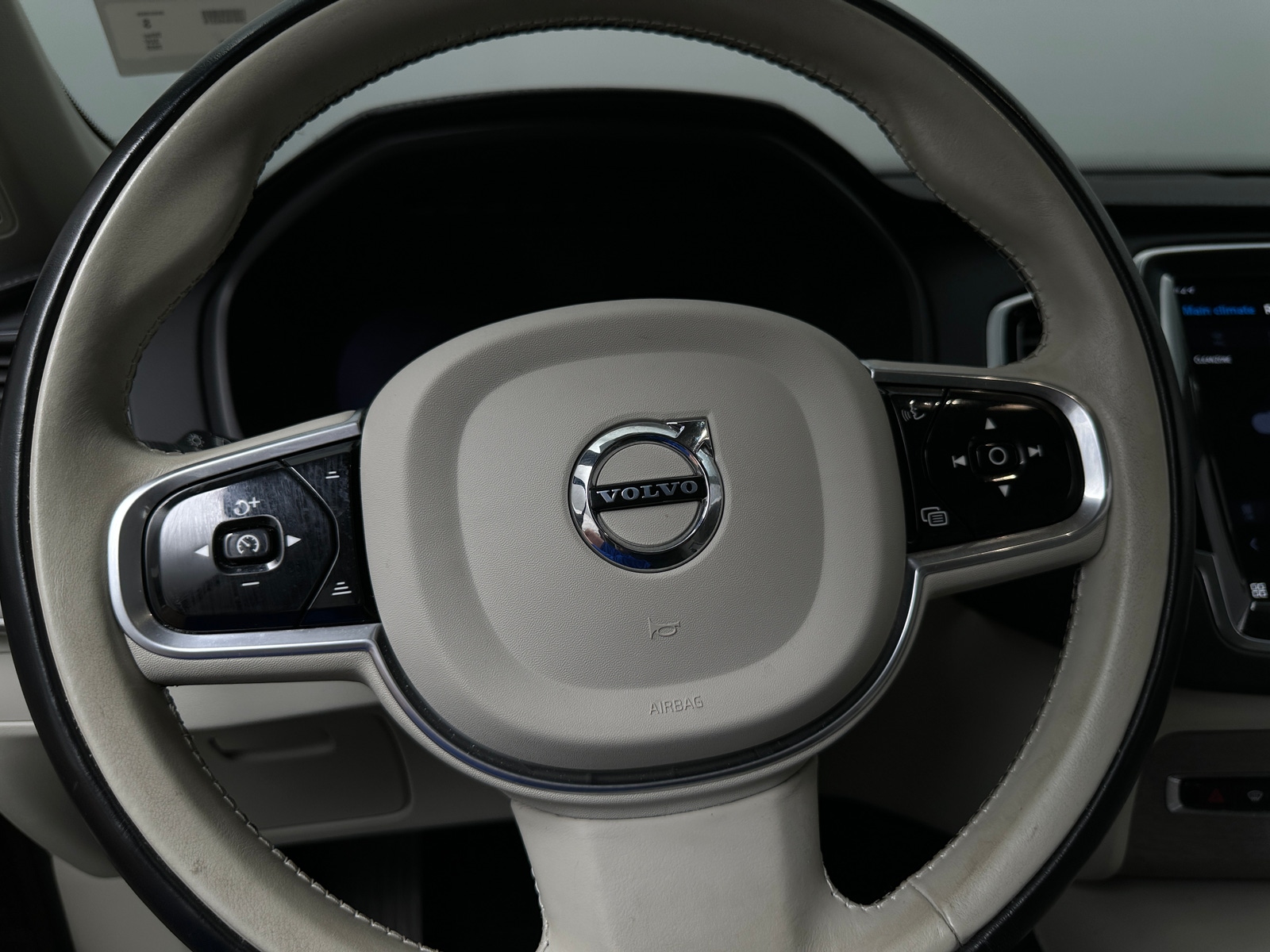 Thumbnail: 2023 Volvo XC90 - 4