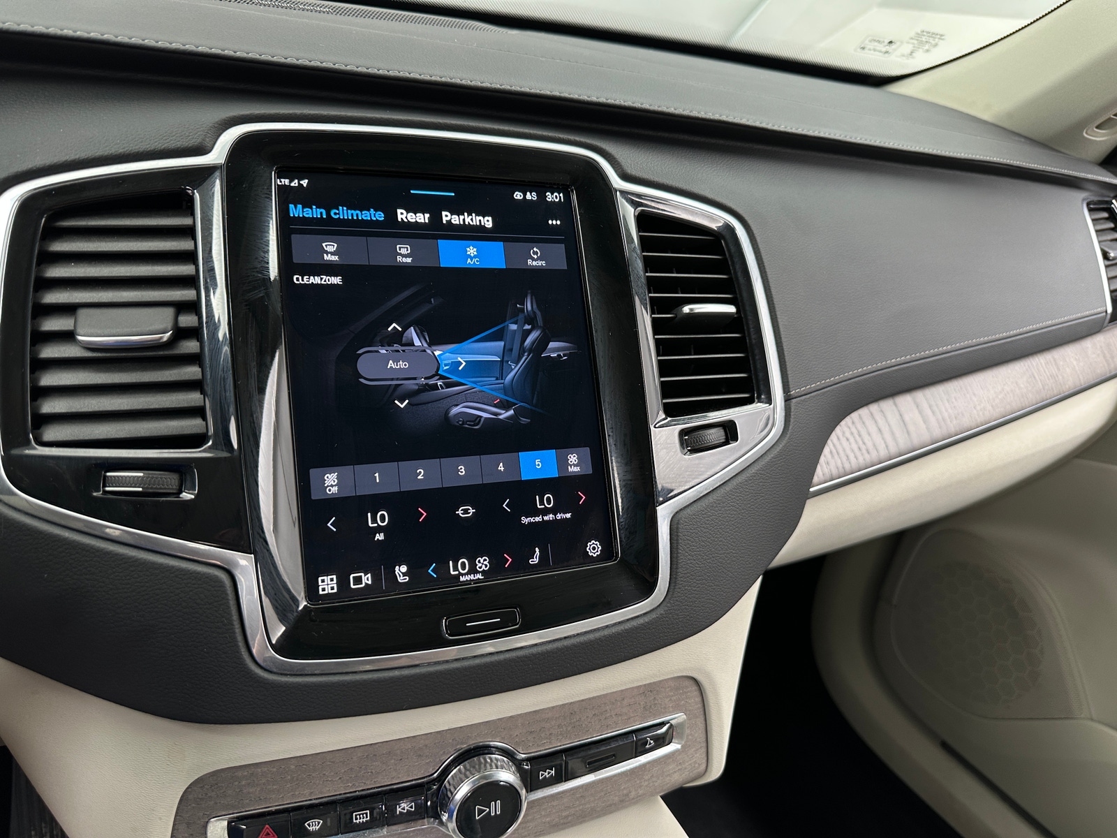 Thumbnail: 2023 Volvo XC90 - 3