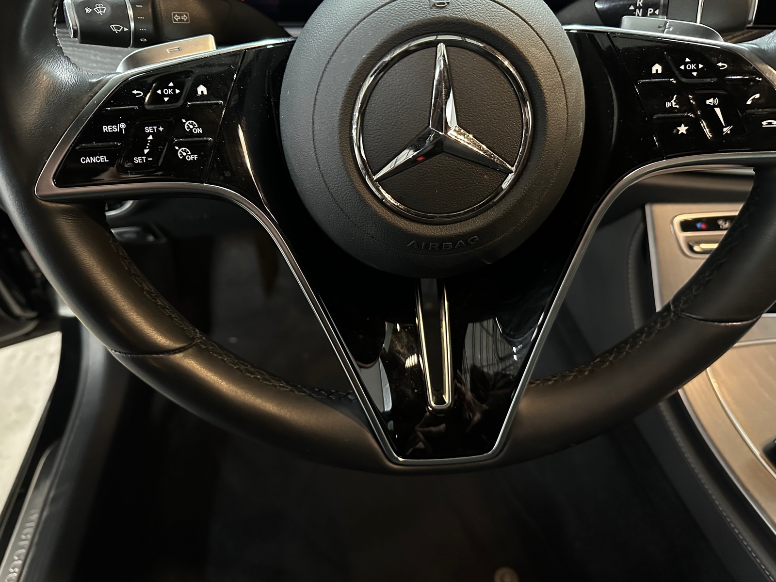 Thumbnail: 2022 Mercedes-Benz E-Class - 4
