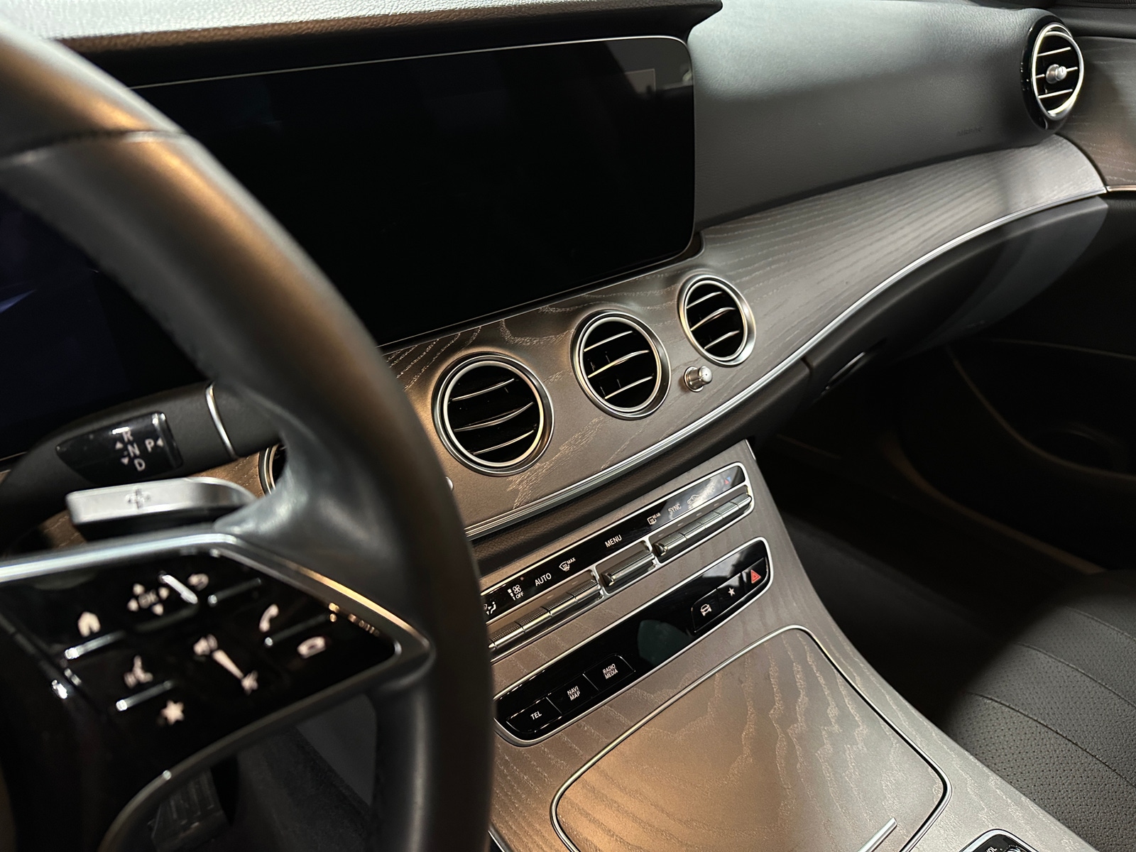 Thumbnail: 2022 Mercedes-Benz E-Class - 3
