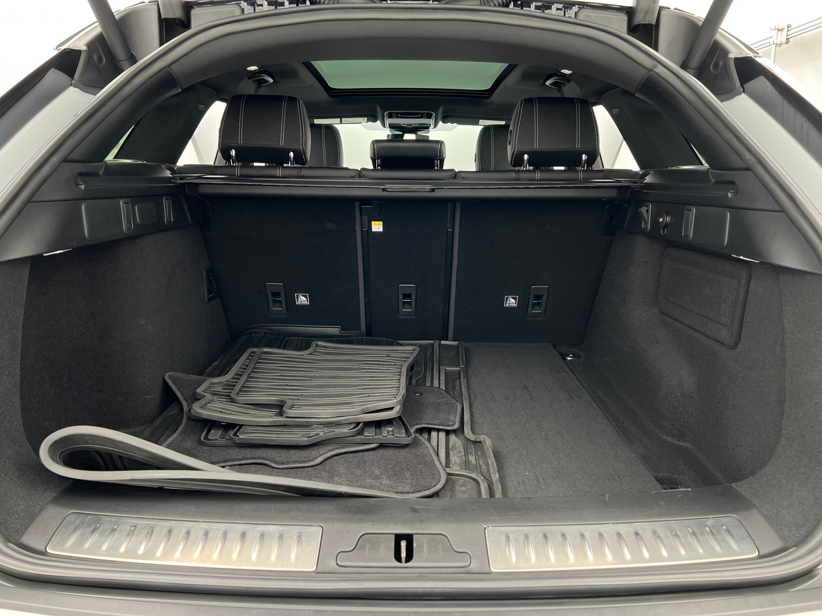 Thumbnail: 2020 Land Rover Range Rover Velar - 6