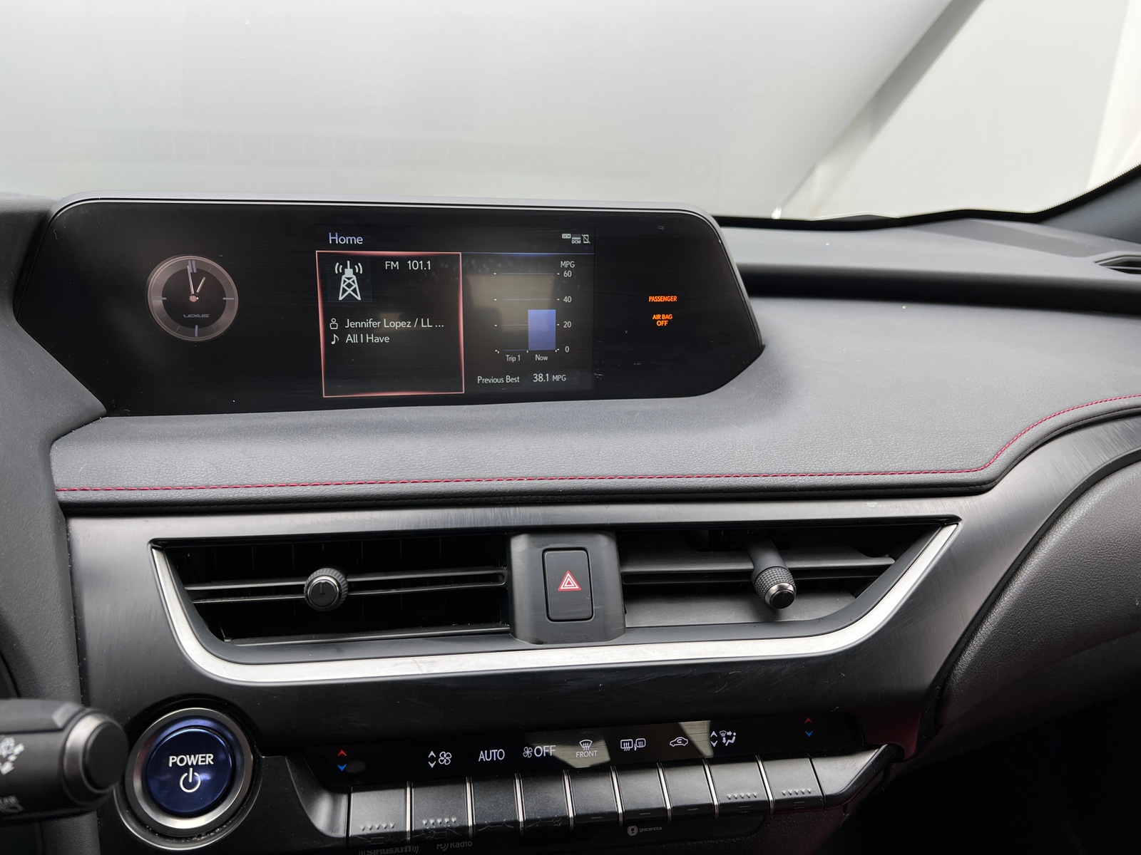 Thumbnail: 2021 Lexus UX - 3