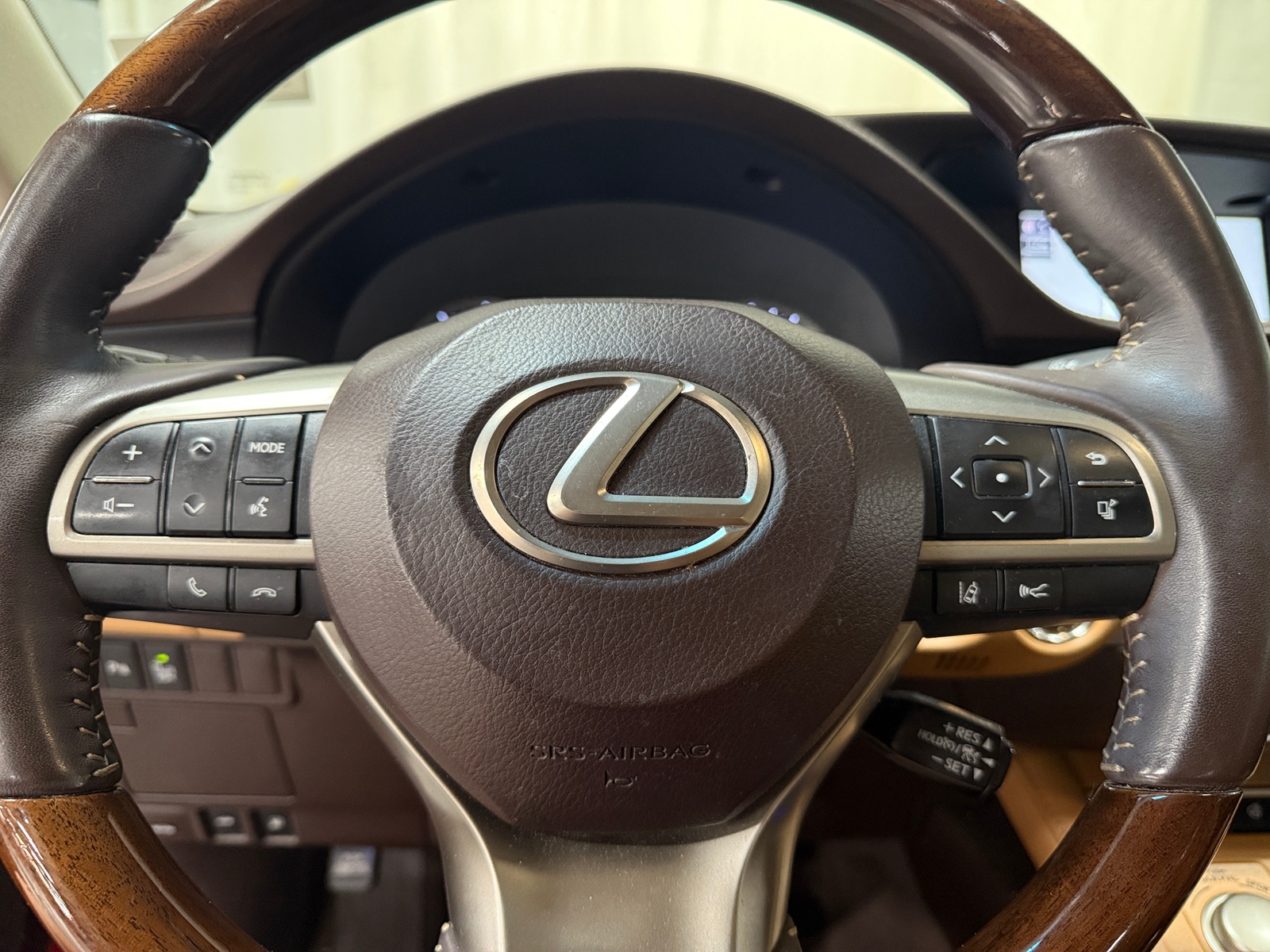 Thumbnail: 2017 Lexus ES - 4