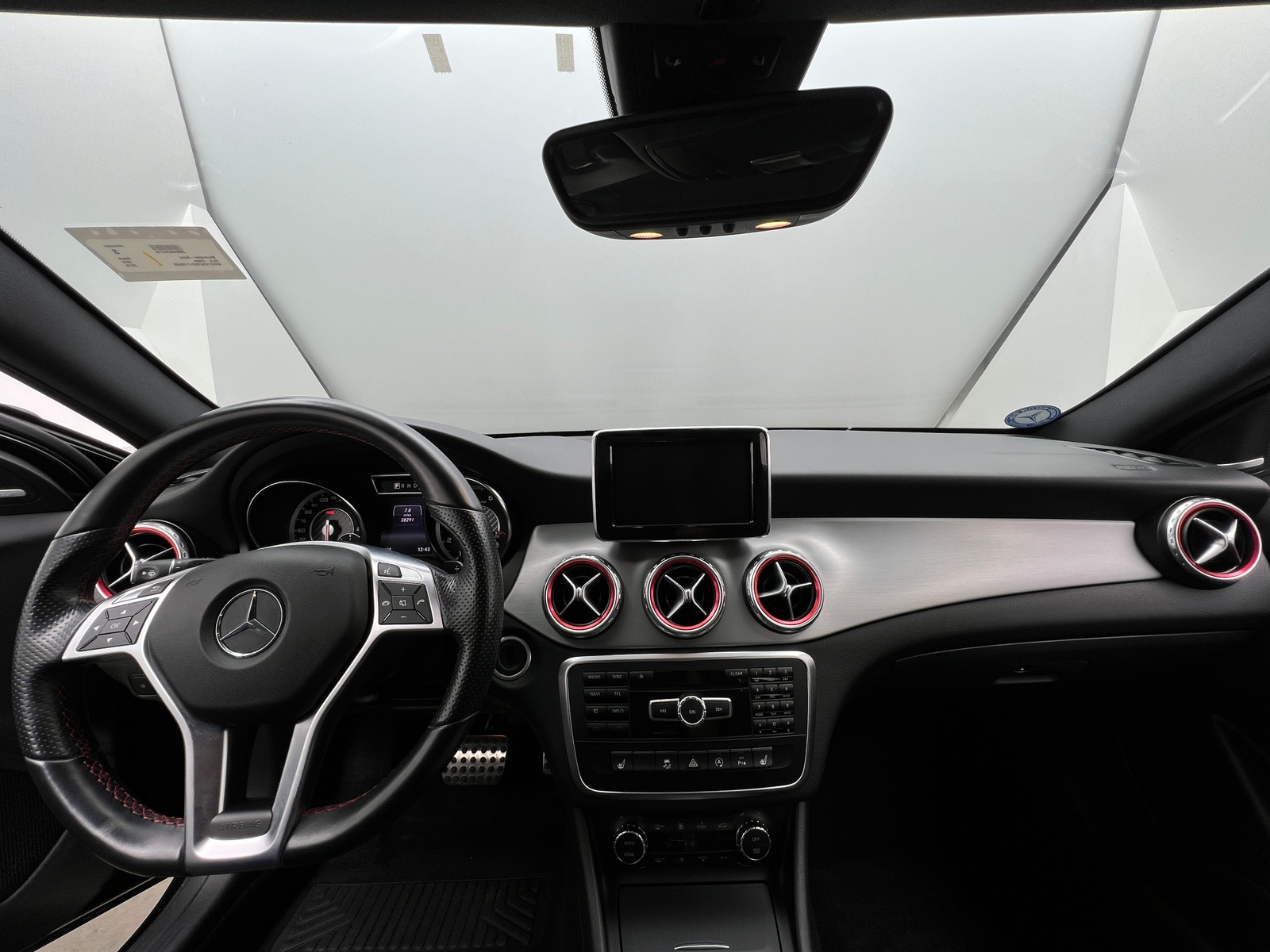 Thumbnail: 2015 Mercedes-Benz GLA - 2