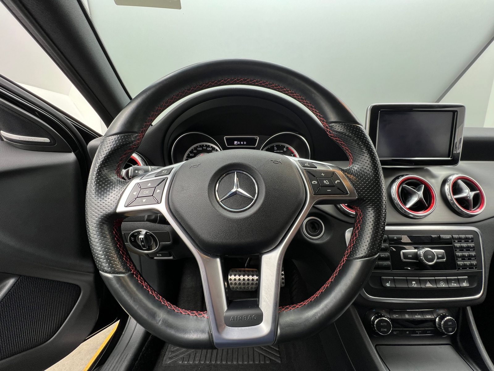 Thumbnail: 2015 Mercedes-Benz GLA - 4