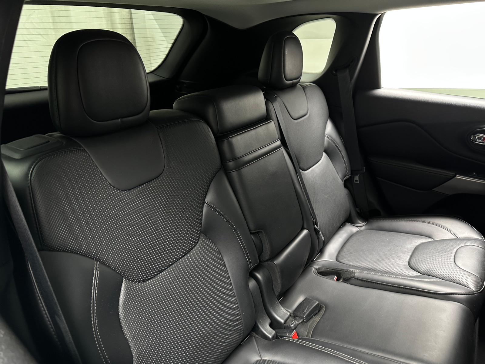 Thumbnail: 2019 Jeep Cherokee - 5