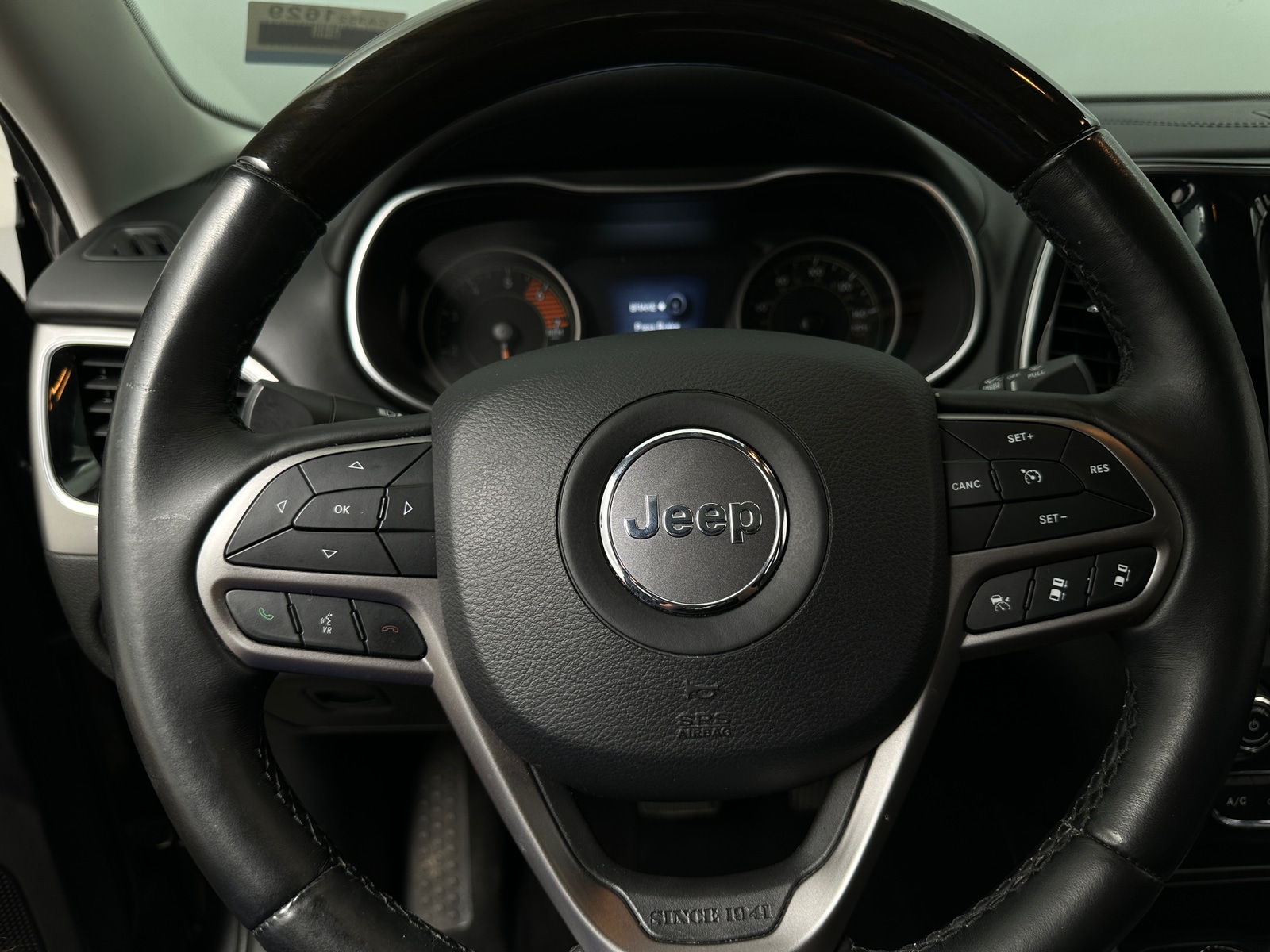 Thumbnail: 2019 Jeep Cherokee - 4
