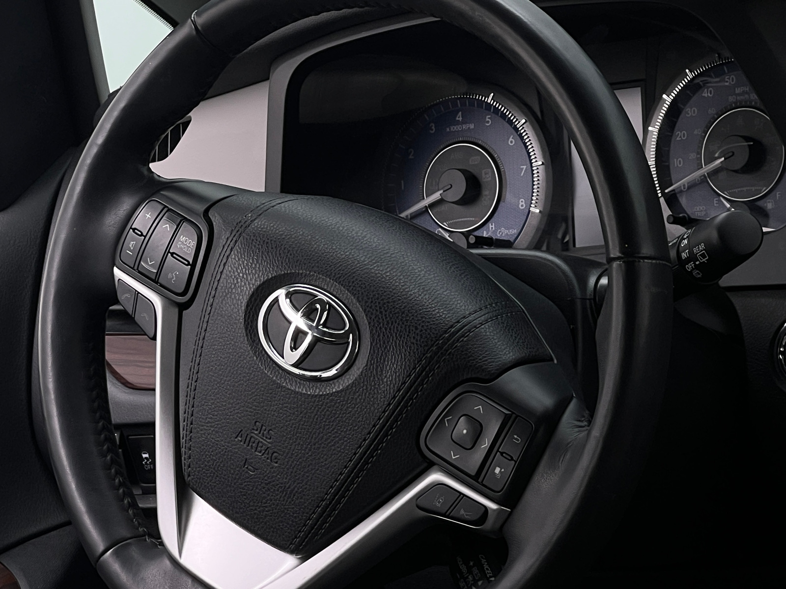 Thumbnail: 2019 Toyota Sienna - 4