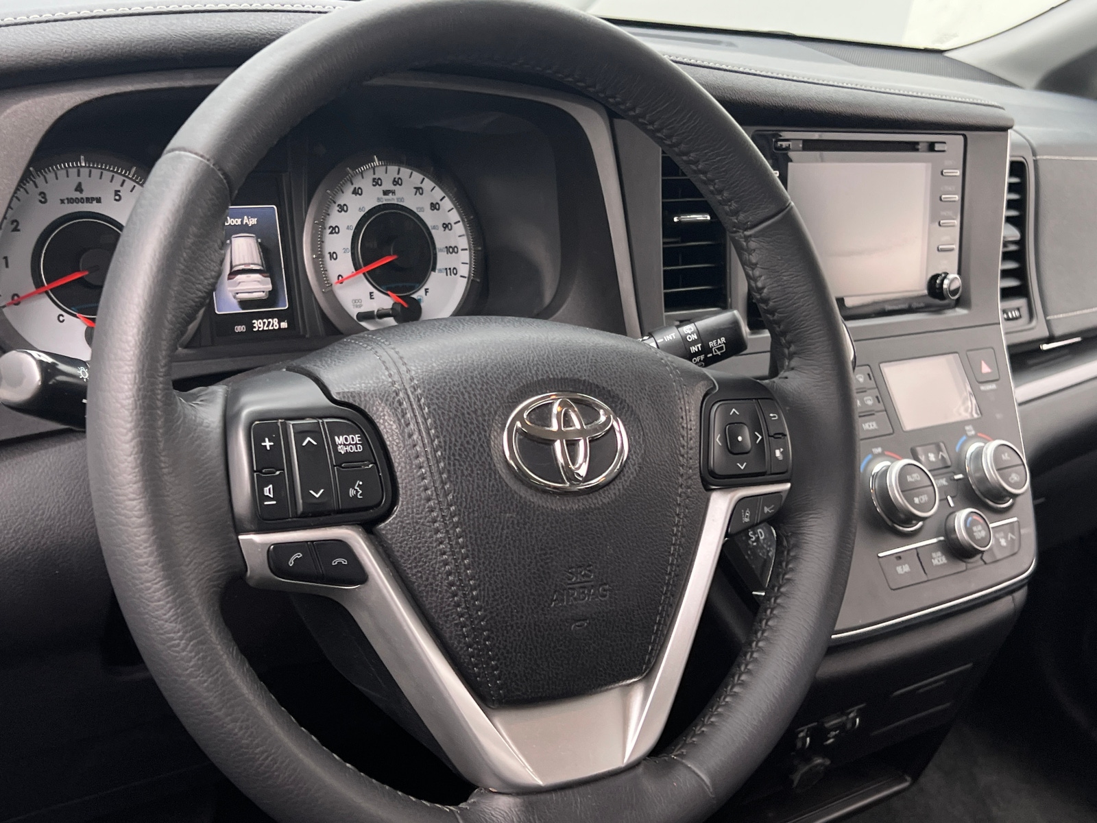 Thumbnail: 2018 Toyota Sienna - 4