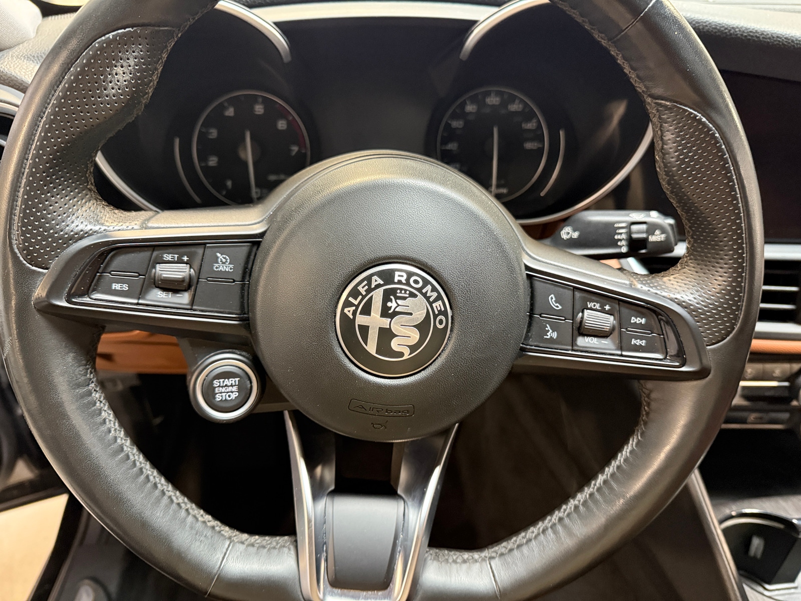 Thumbnail: 2020 Alfa Romeo Giulia - 4