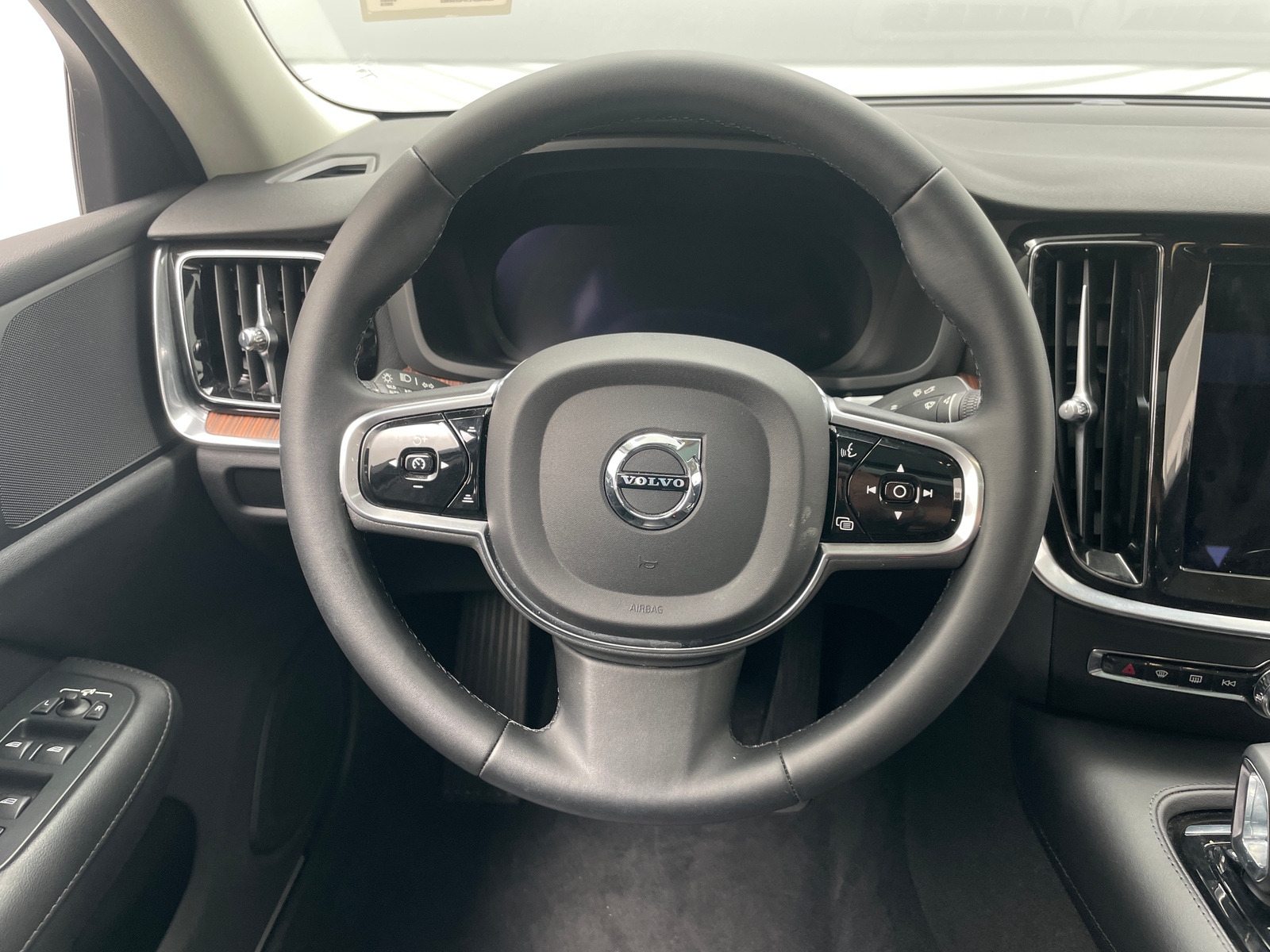 Thumbnail: 2023 Volvo S60 - 4