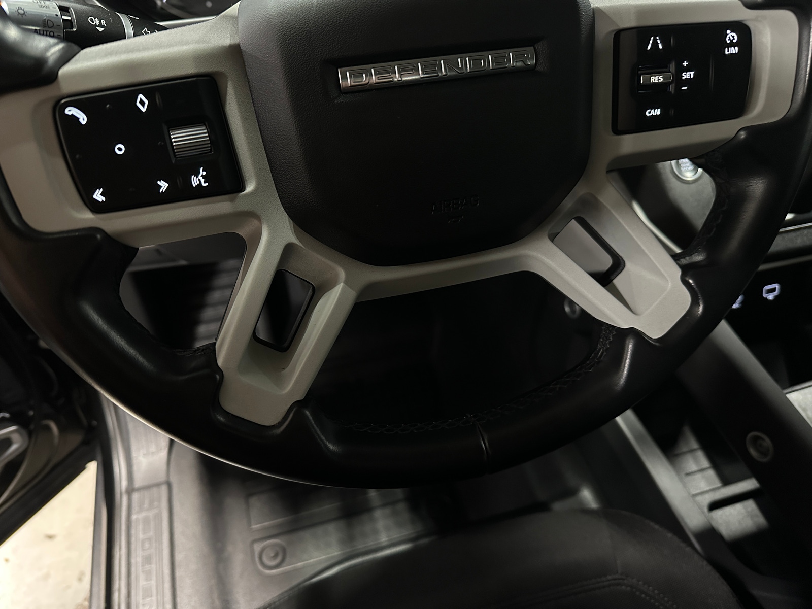 Thumbnail: 2022 Land Rover Defender - 5