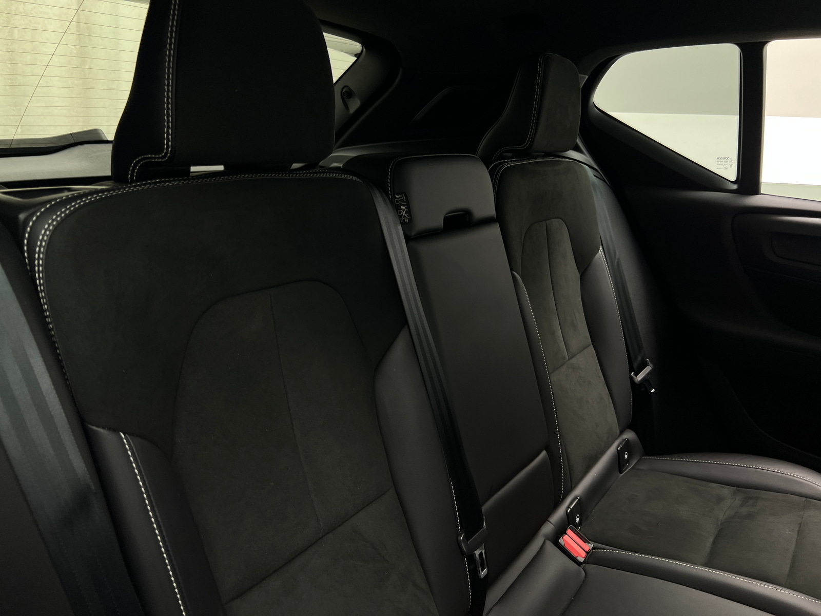 Thumbnail: 2022 Volvo XC40 - 5