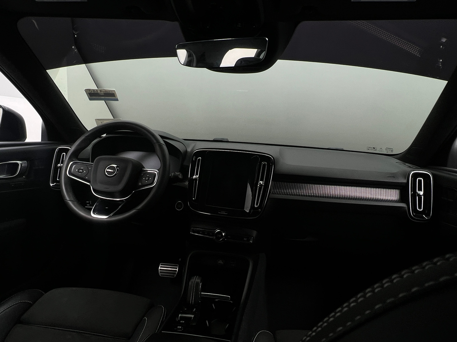Thumbnail: 2022 Volvo XC40 - 2