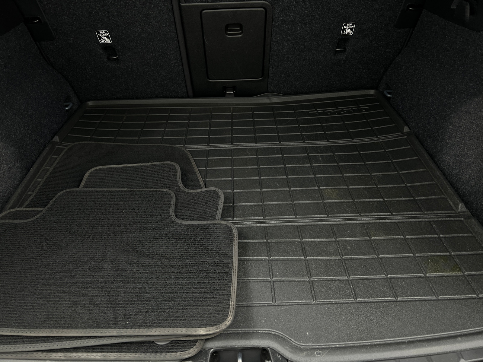 Thumbnail: 2022 Volvo XC40 - 6