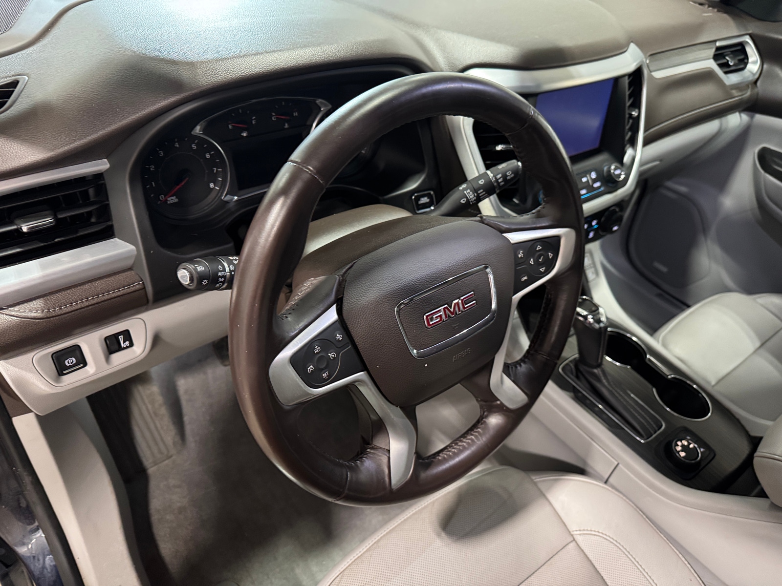 Thumbnail: 2017 GMC Acadia - 2