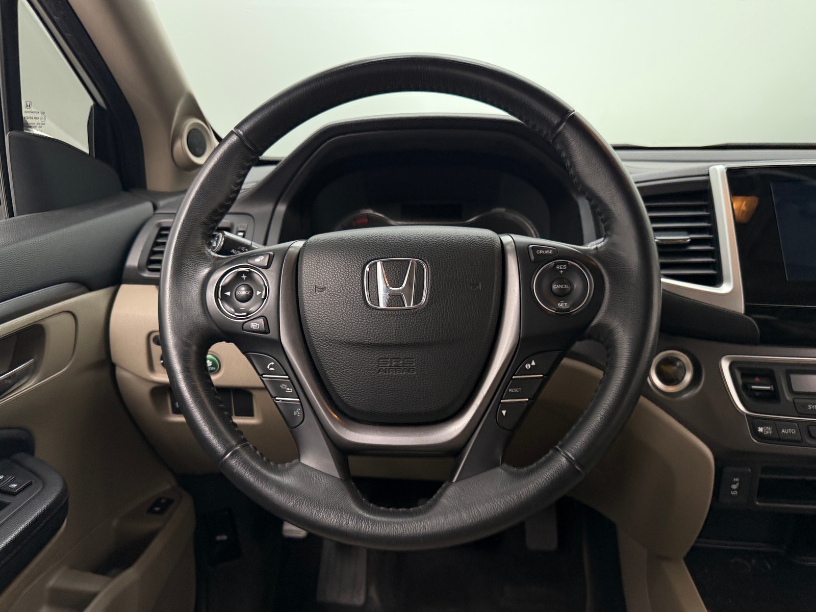 Thumbnail: 2017 Honda Pilot - 4