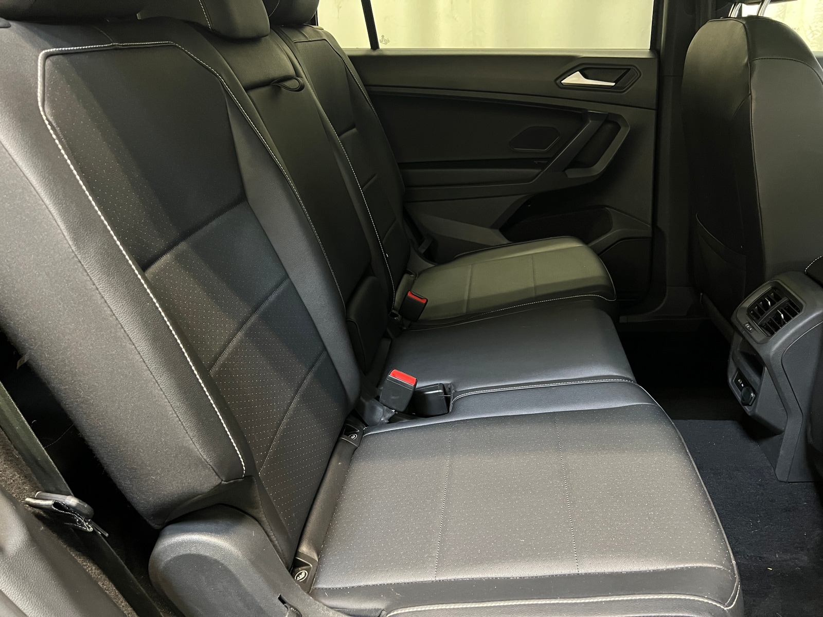 Thumbnail: 2021 Volkswagen Tiguan - 5