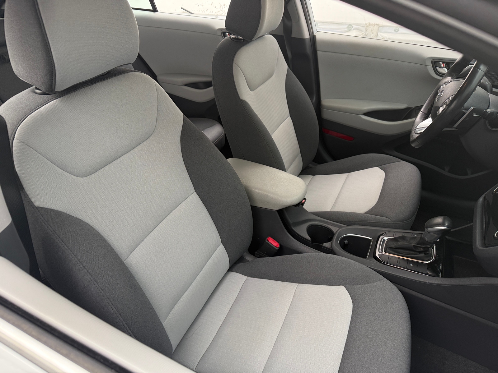 Thumbnail: 2020 Hyundai Ioniq - 2