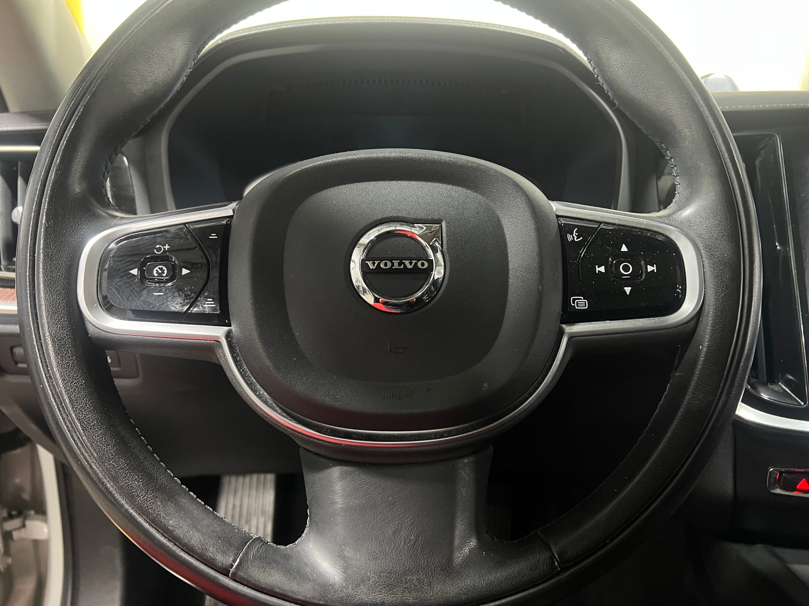 Thumbnail: 2020 Volvo V60 - 4