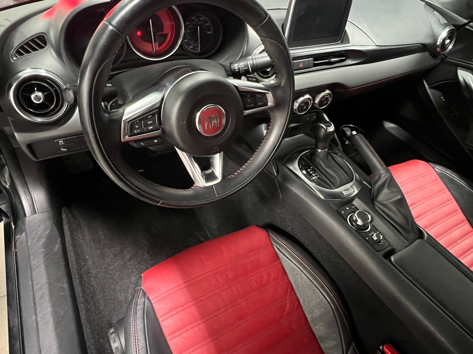 Thumbnail: 2018 Fiat 124 Spider - 2