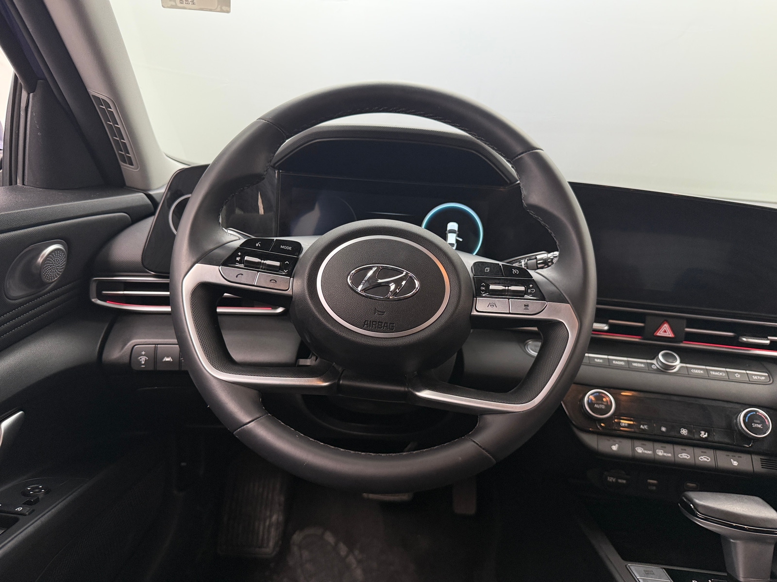 Thumbnail: 2023 Hyundai Elantra - 4