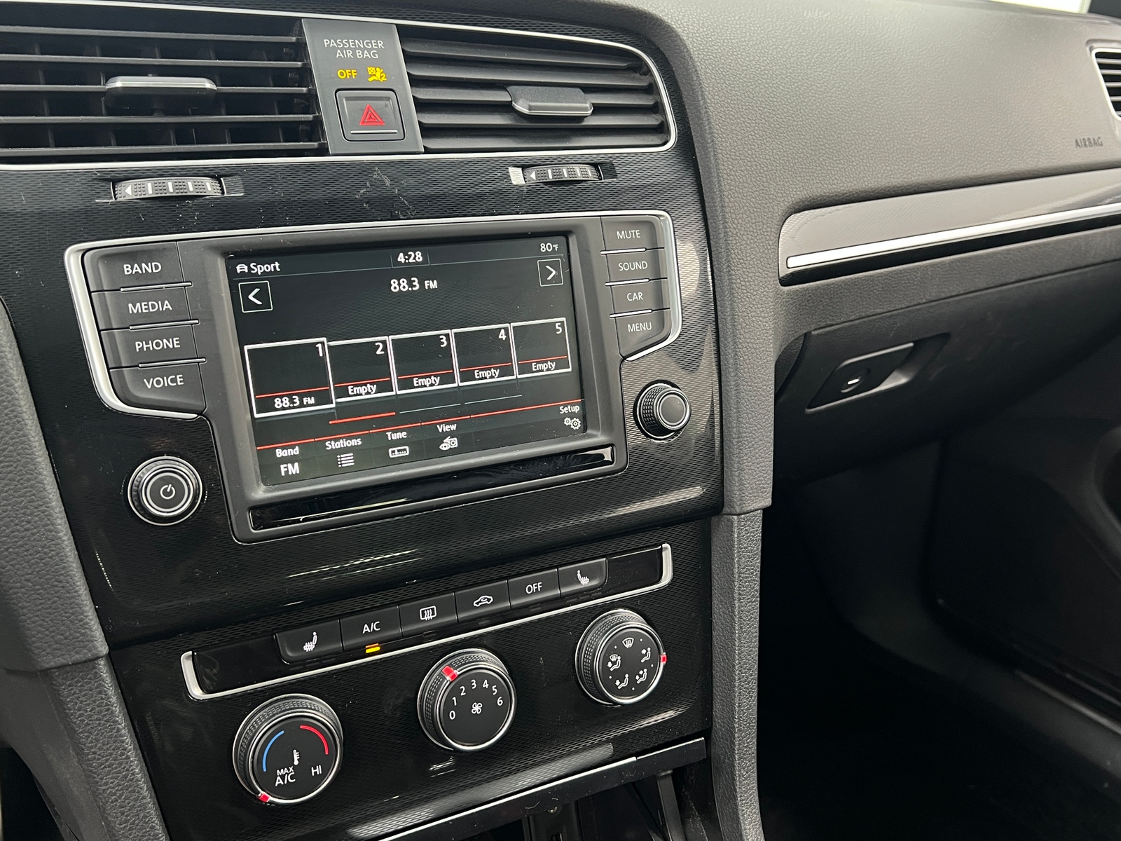 Thumbnail: 2016 Volkswagen Golf - 4