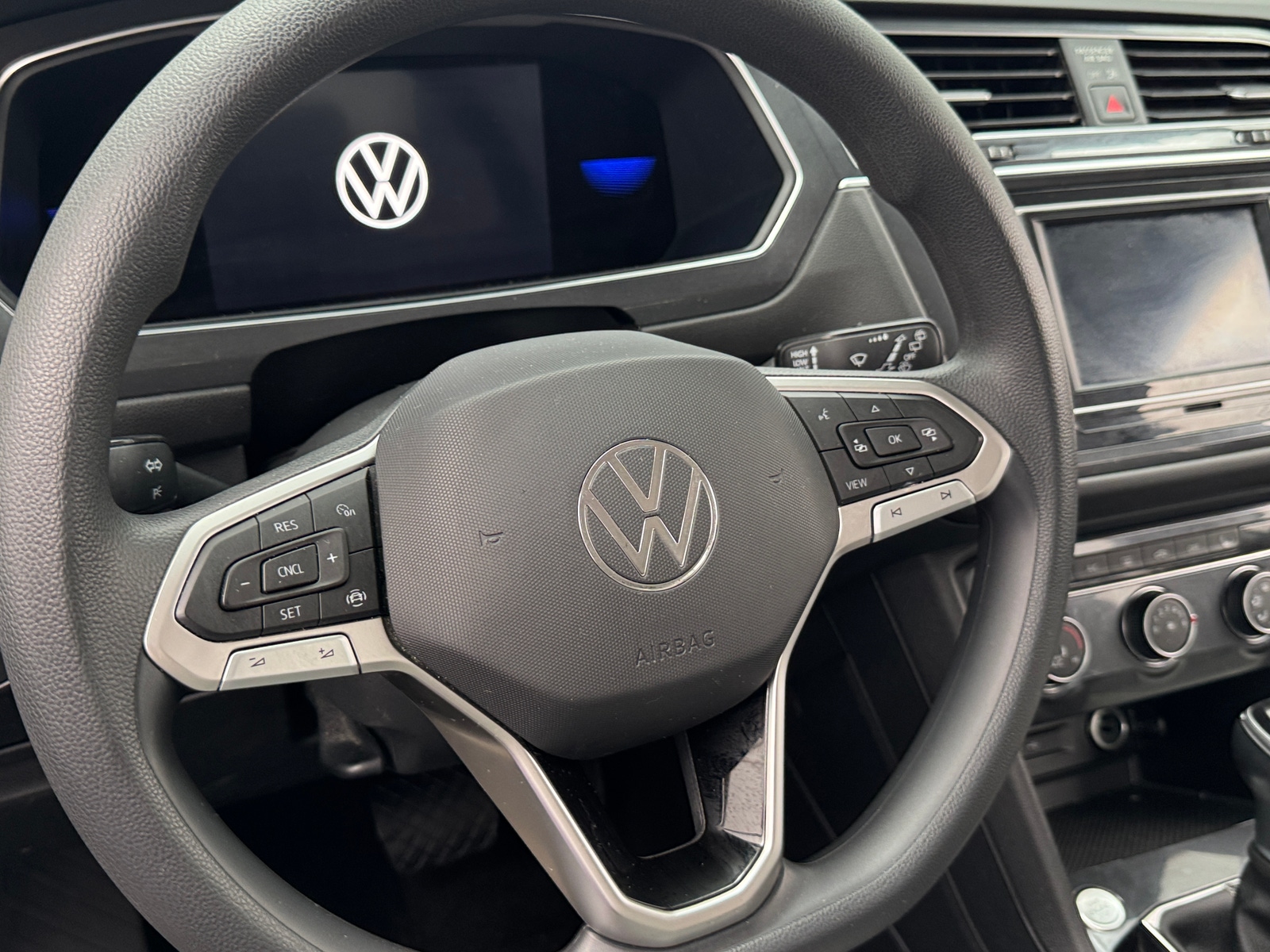 Thumbnail: 2022 Volkswagen Tiguan - 5