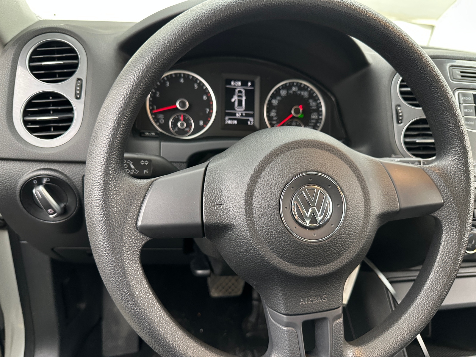 Thumbnail: 2018 Volkswagen Tiguan - 5