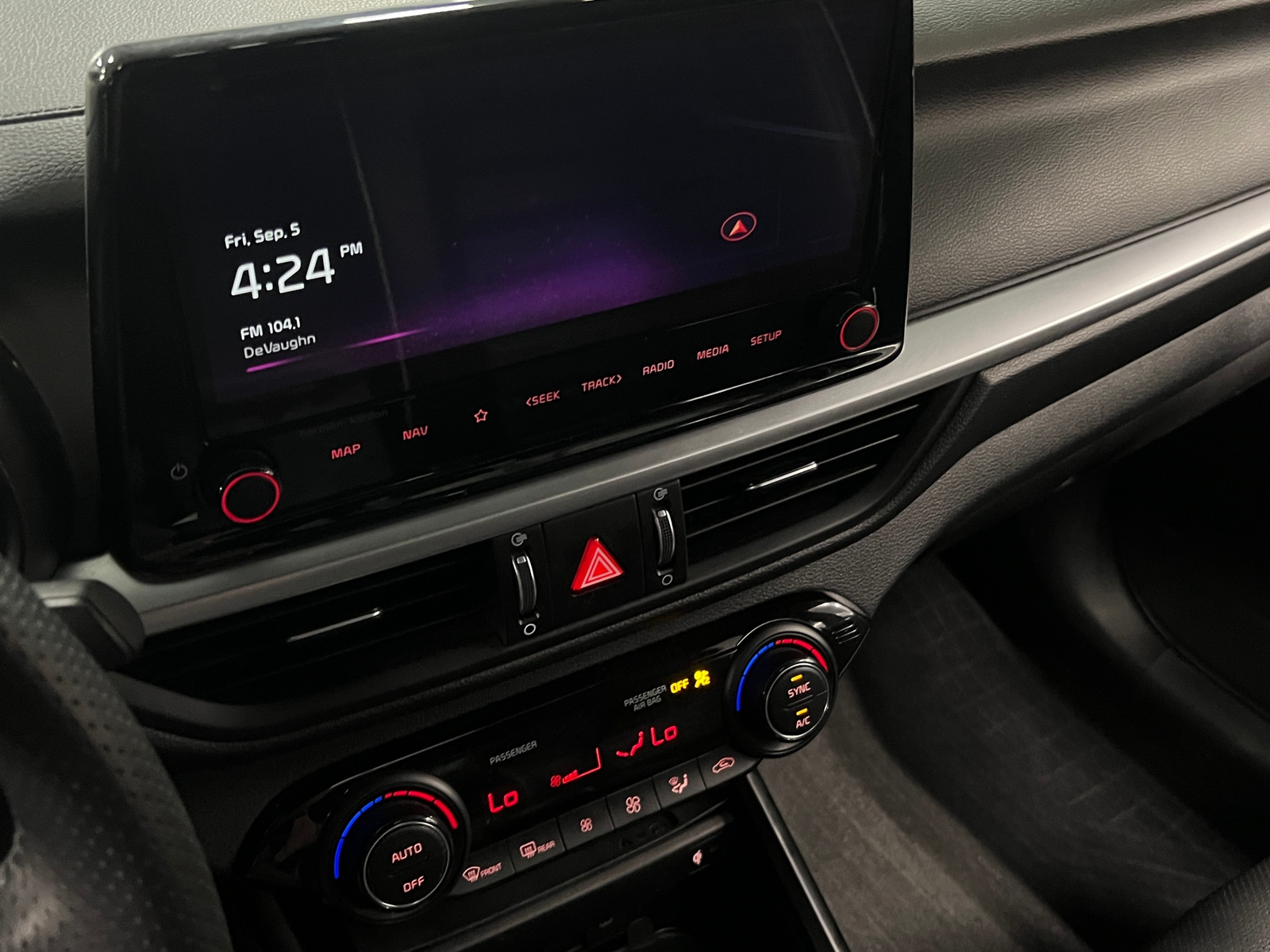 Thumbnail: 2024 Kia Forte - 4