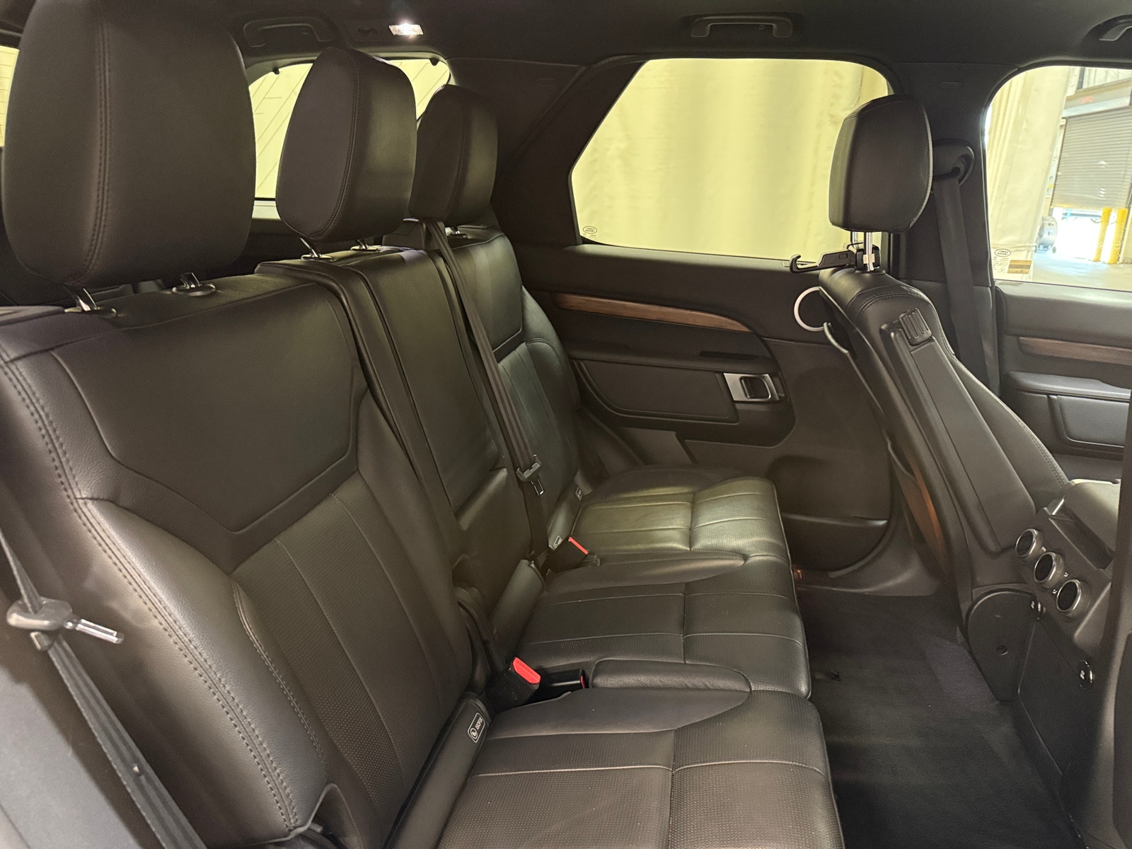 Thumbnail: 2018 Land Rover Discovery - 5