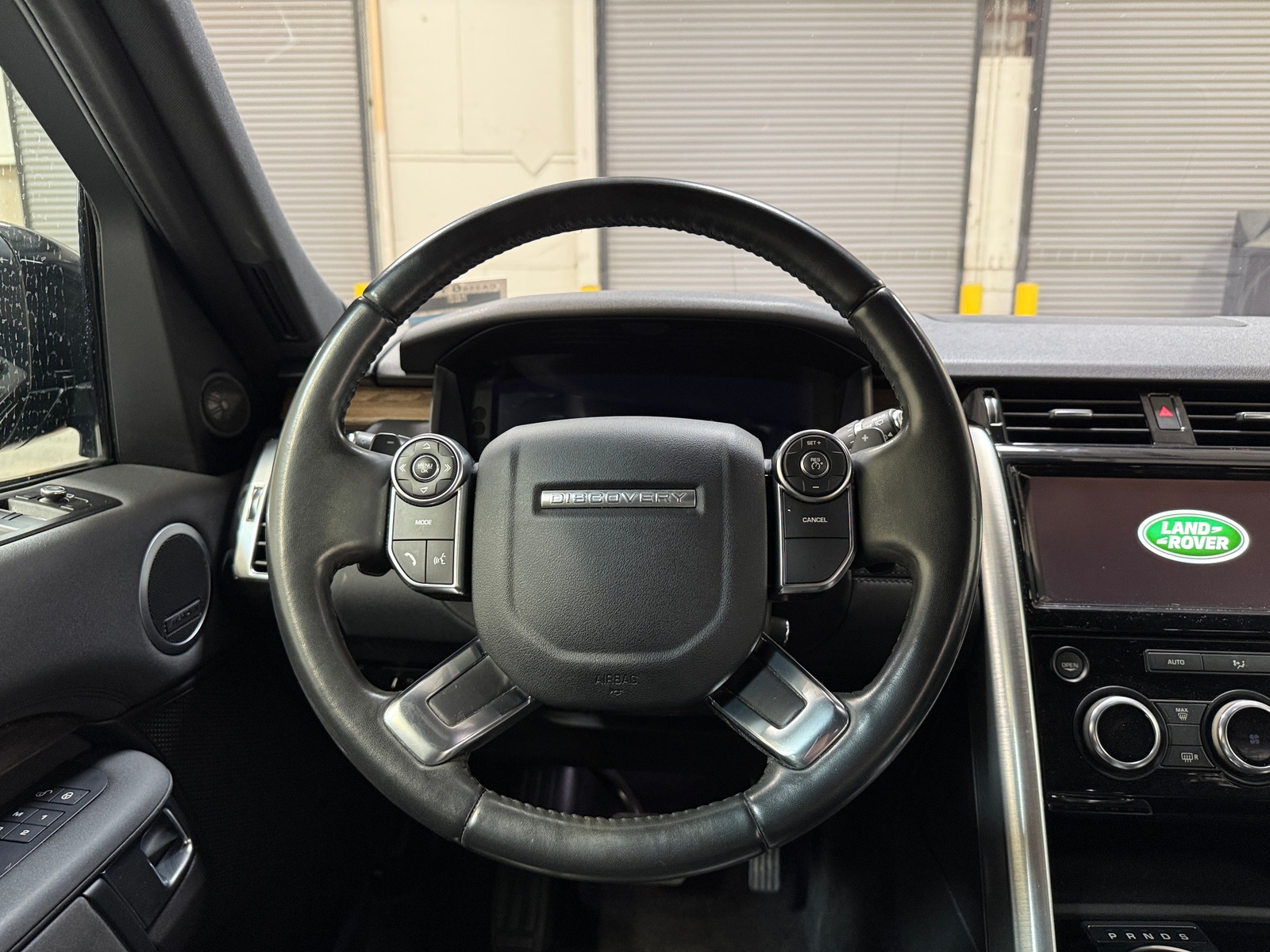 Thumbnail: 2018 Land Rover Discovery - 4