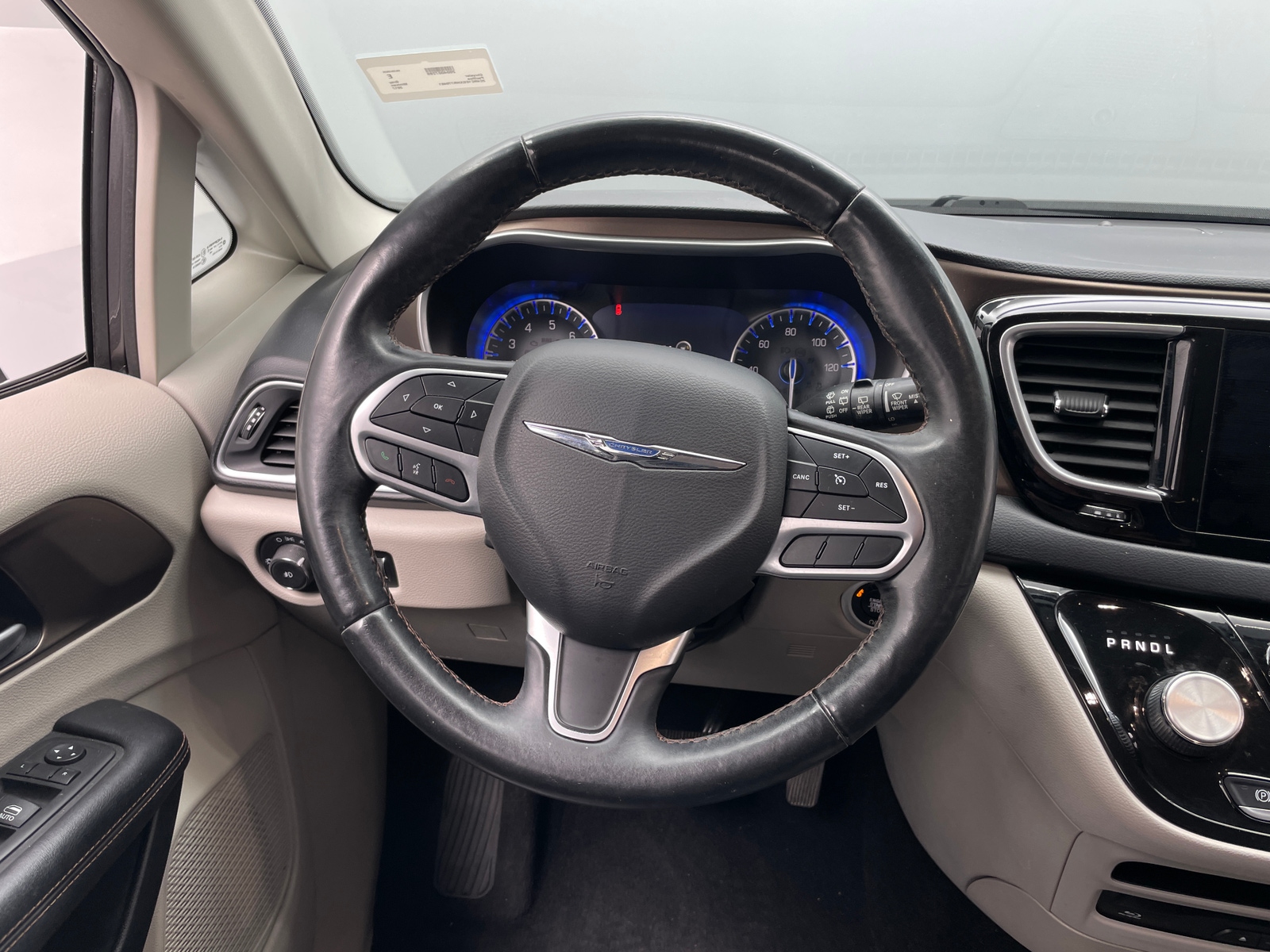 Thumbnail: 2017 Chrysler Pacifica - 4