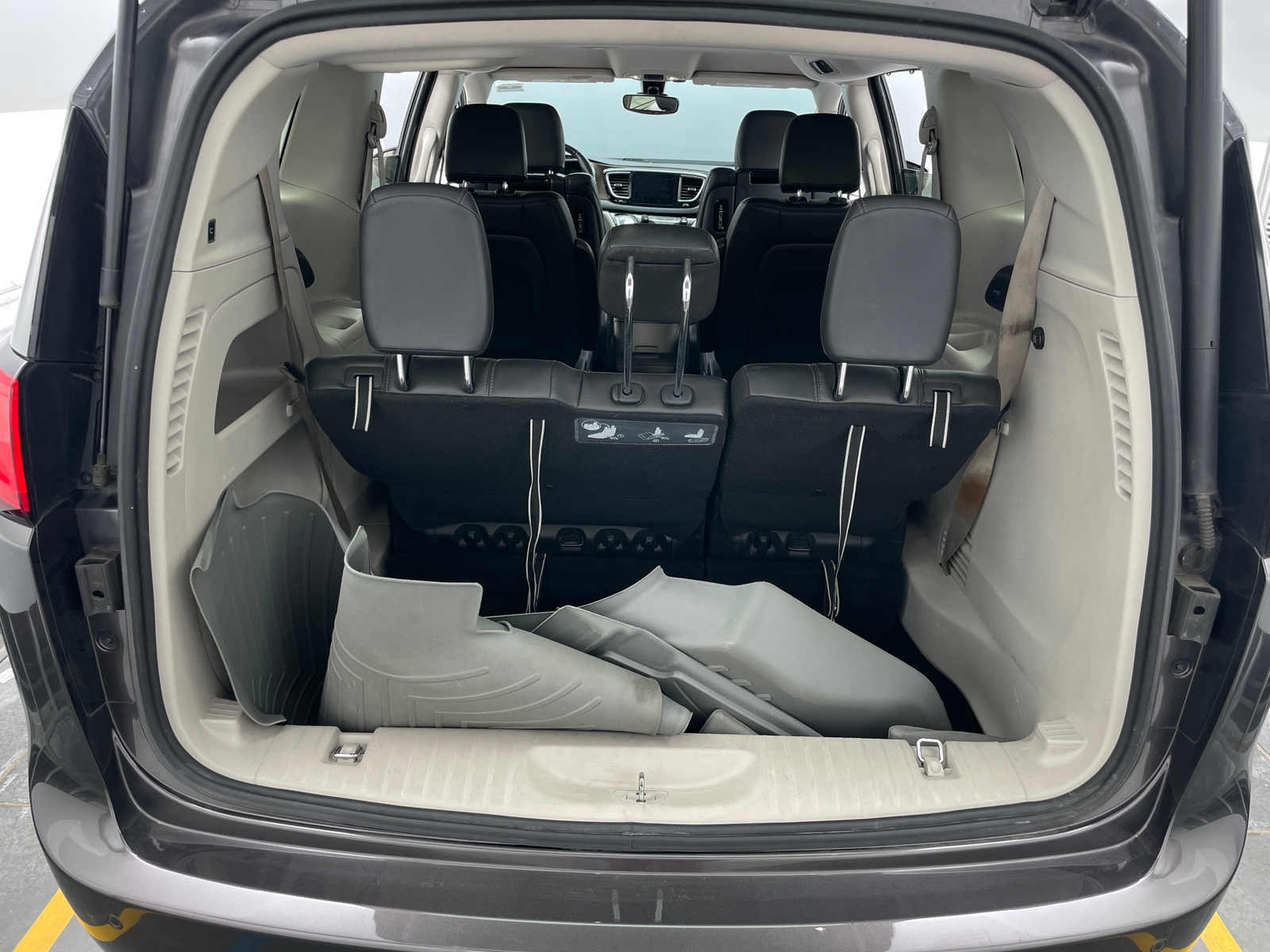 Thumbnail: 2017 Chrysler Pacifica - 6
