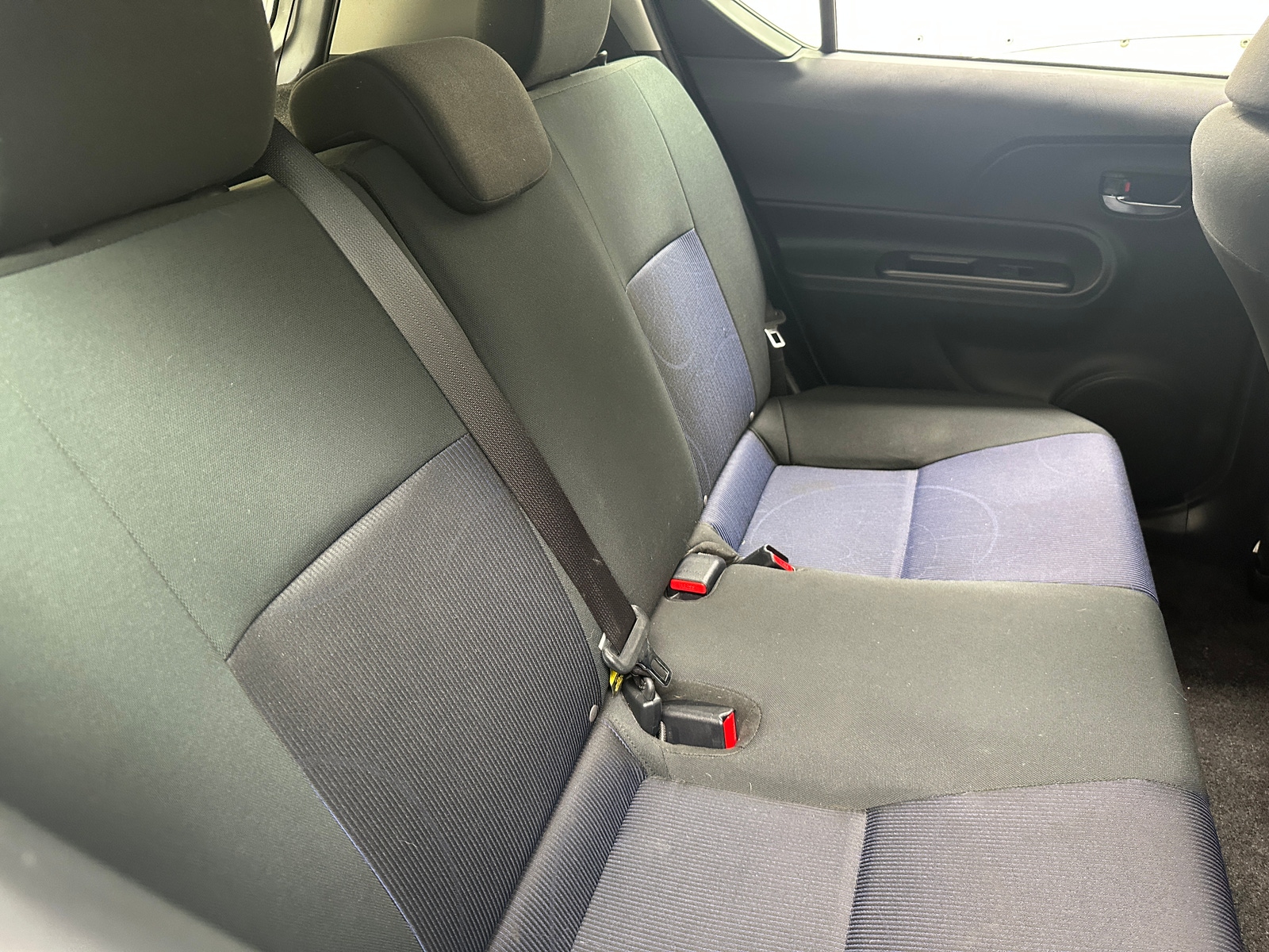 Thumbnail: 2015 Toyota Prius c - 6