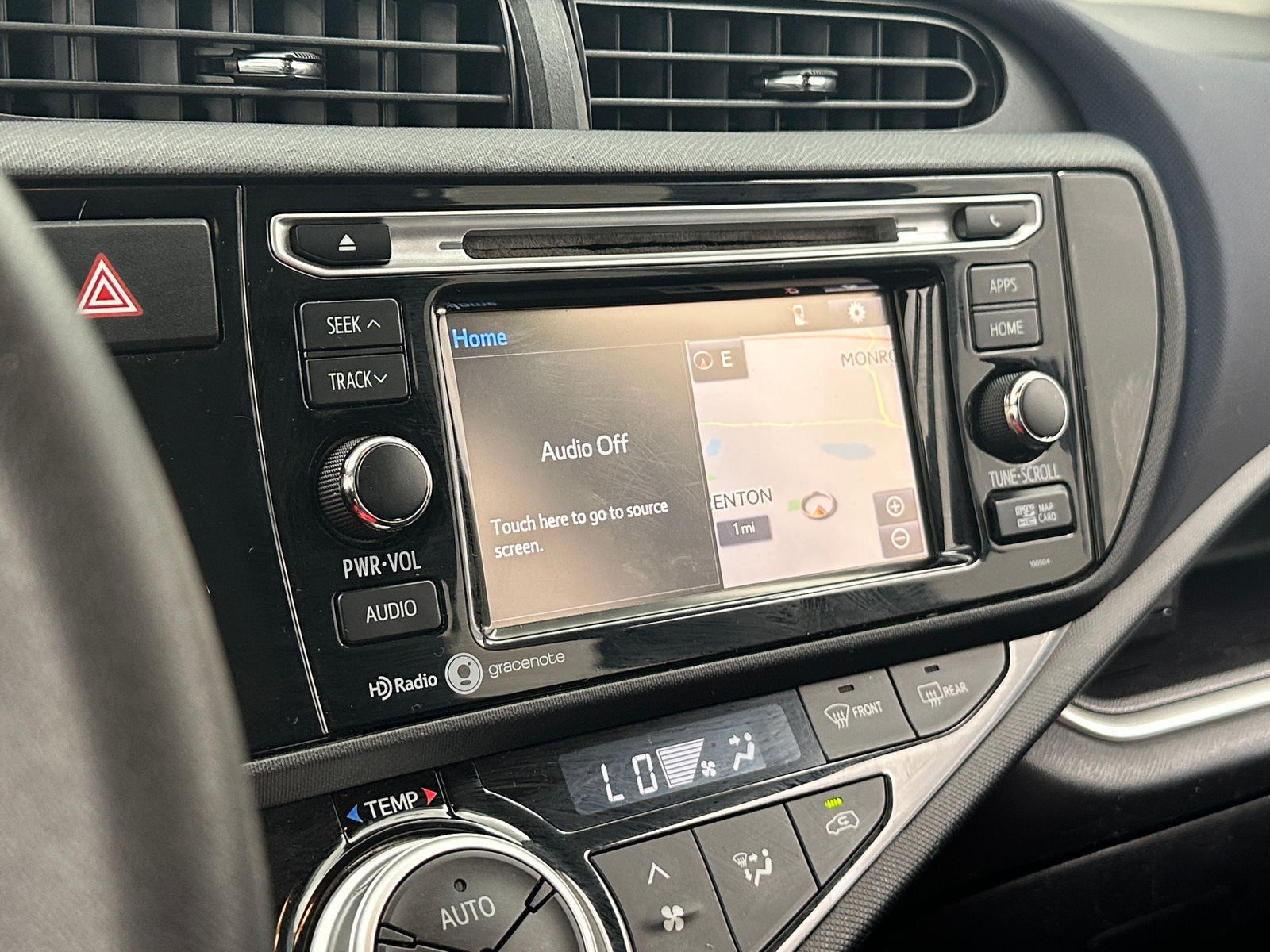 Thumbnail: 2015 Toyota Prius c - 4