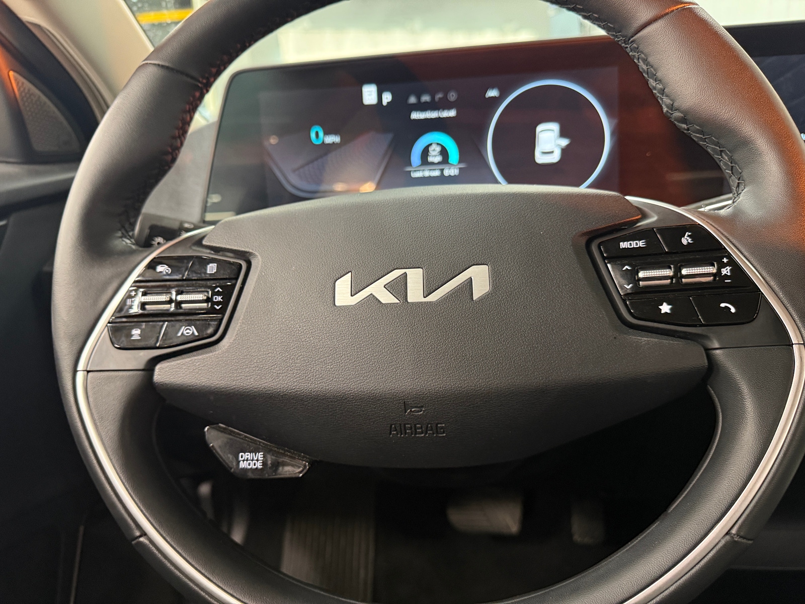 Thumbnail: 2022 Kia EV6 - 4
