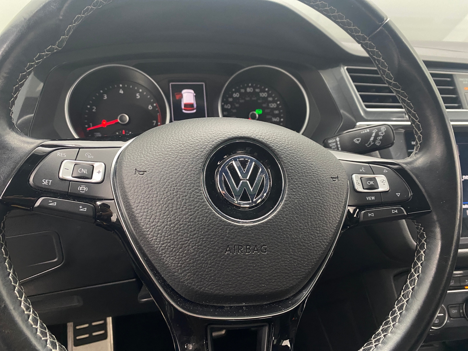 Thumbnail: 2020 Volkswagen Tiguan - 4