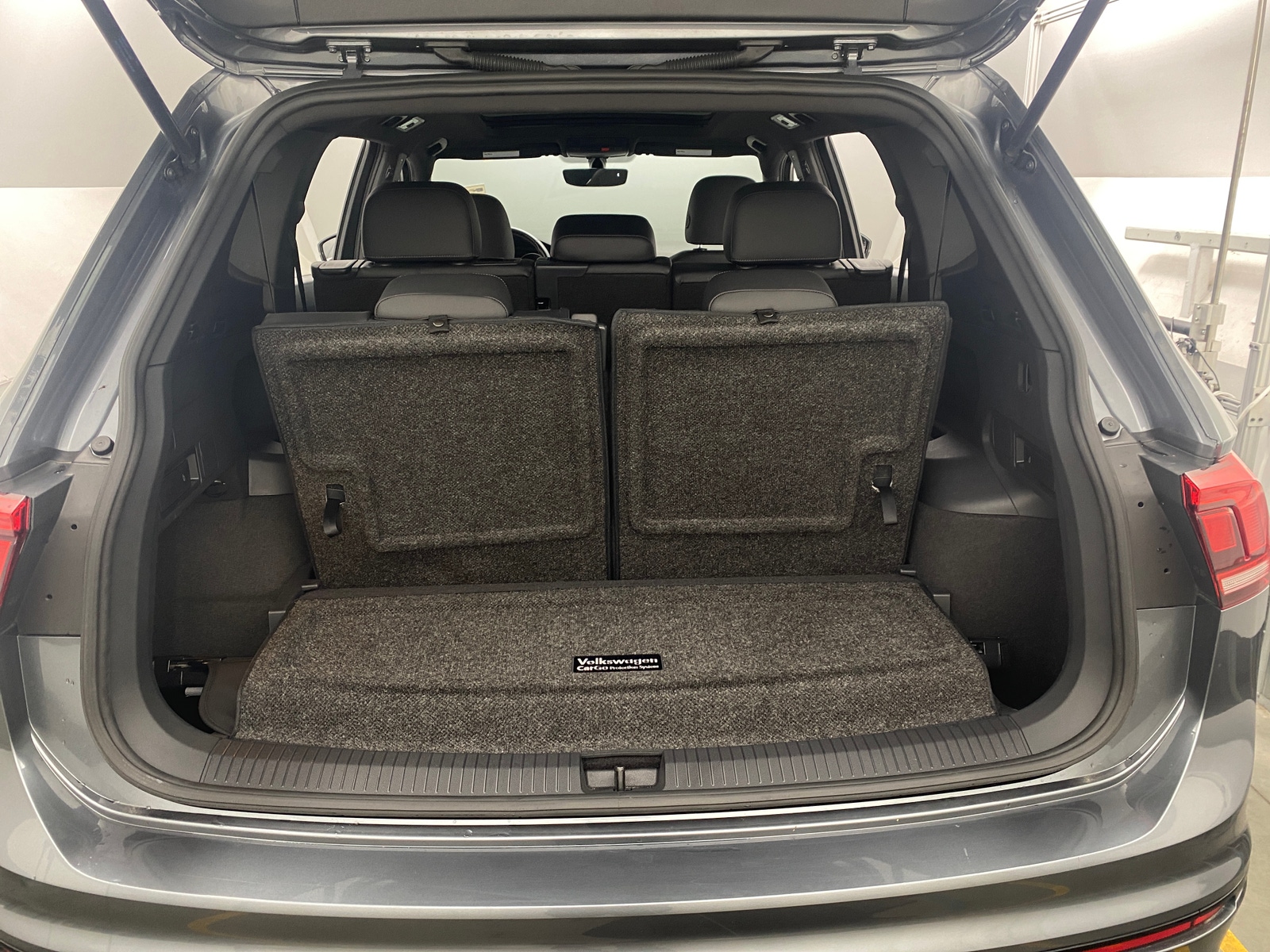 Thumbnail: 2020 Volkswagen Tiguan - 6