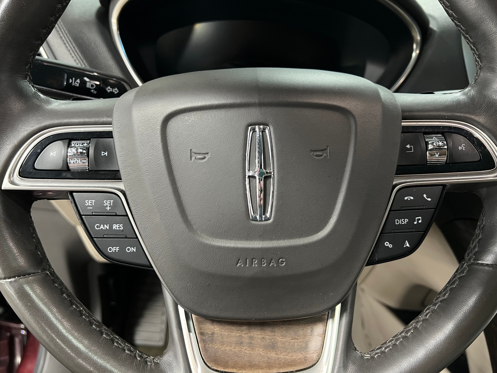 Thumbnail: 2019 Lincoln Nautilus - 4