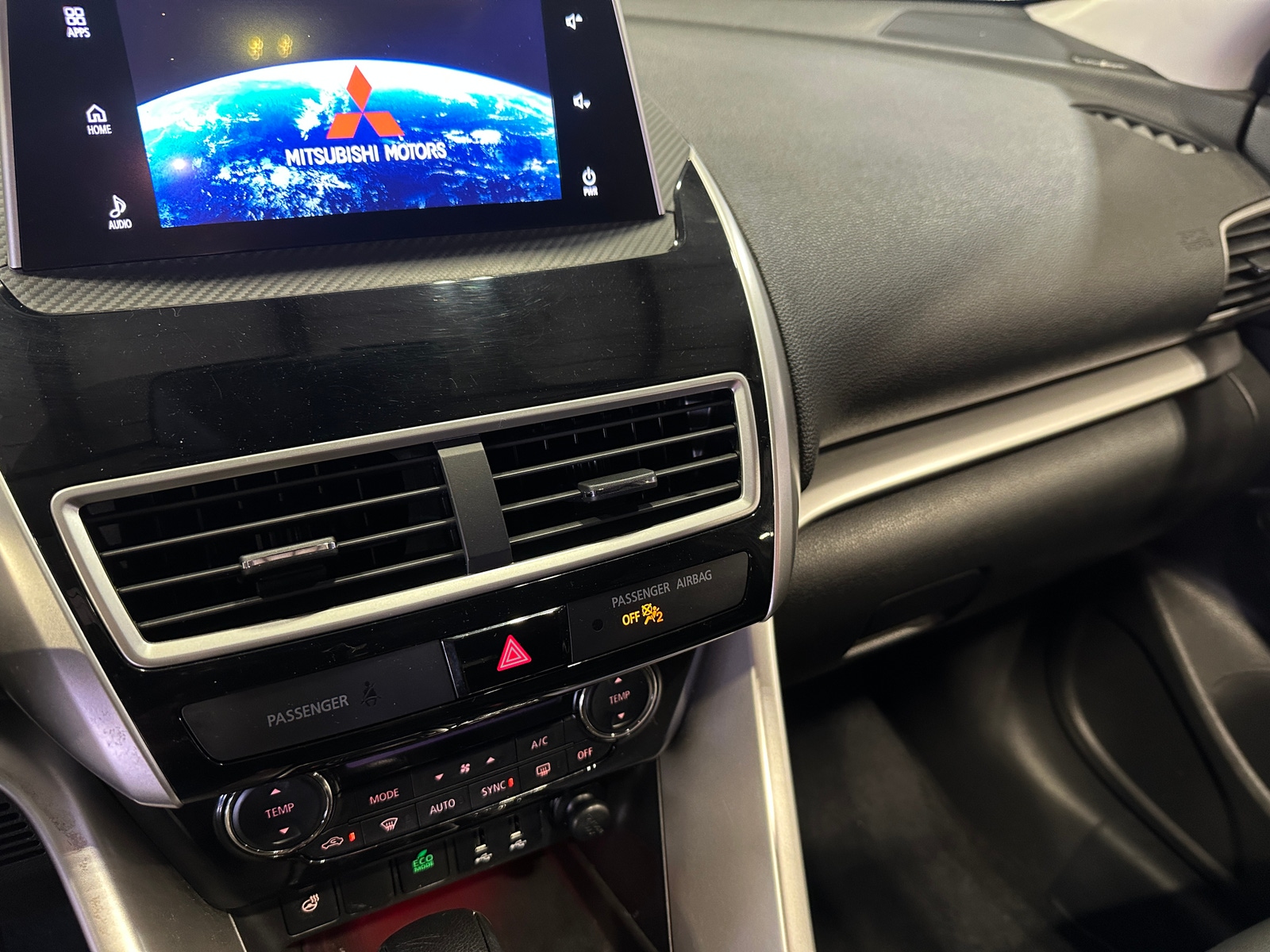 Thumbnail: 2018 Mitsubishi Eclipse Cross - 3